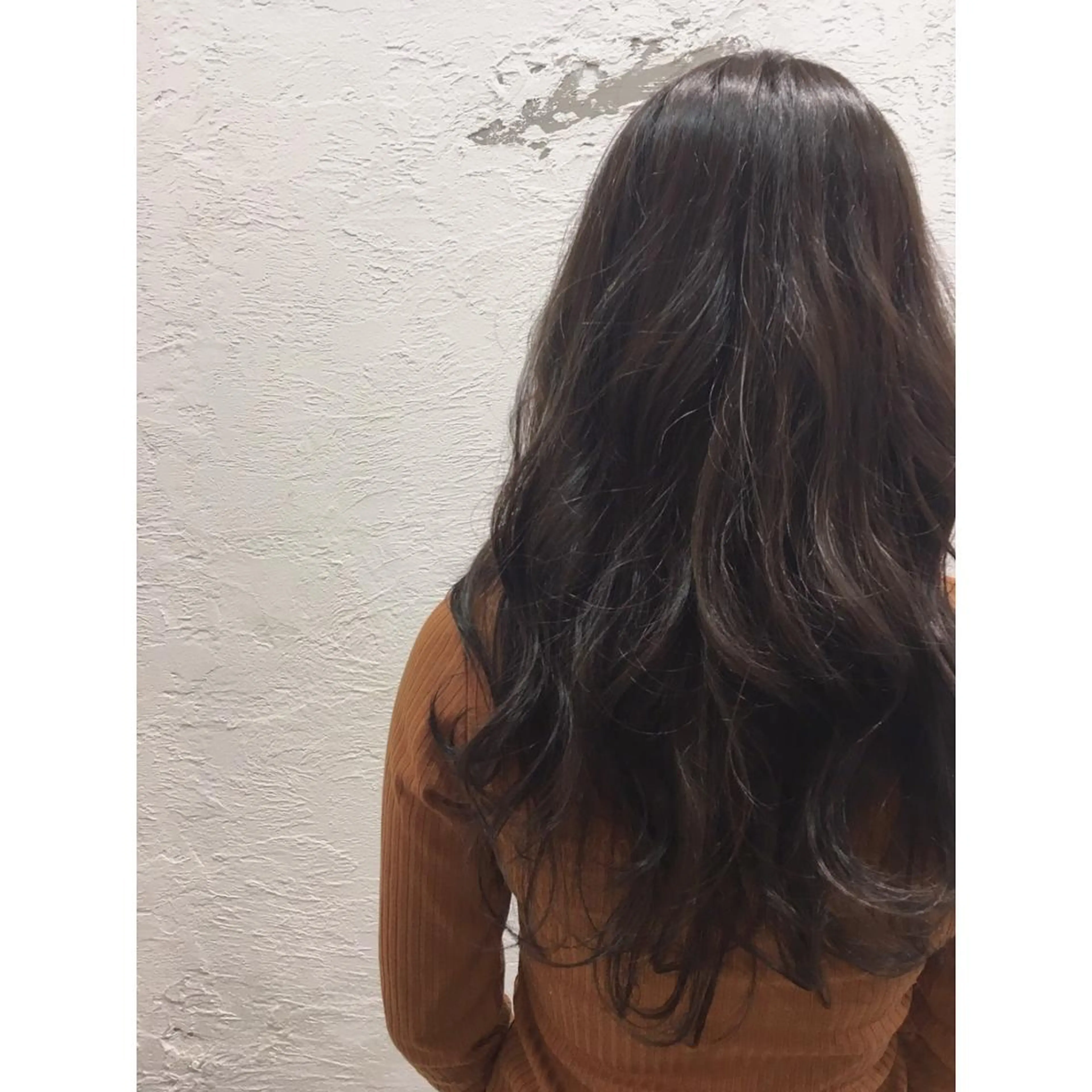 ロング カラー アッシュ fio マナミのヘアスタイル