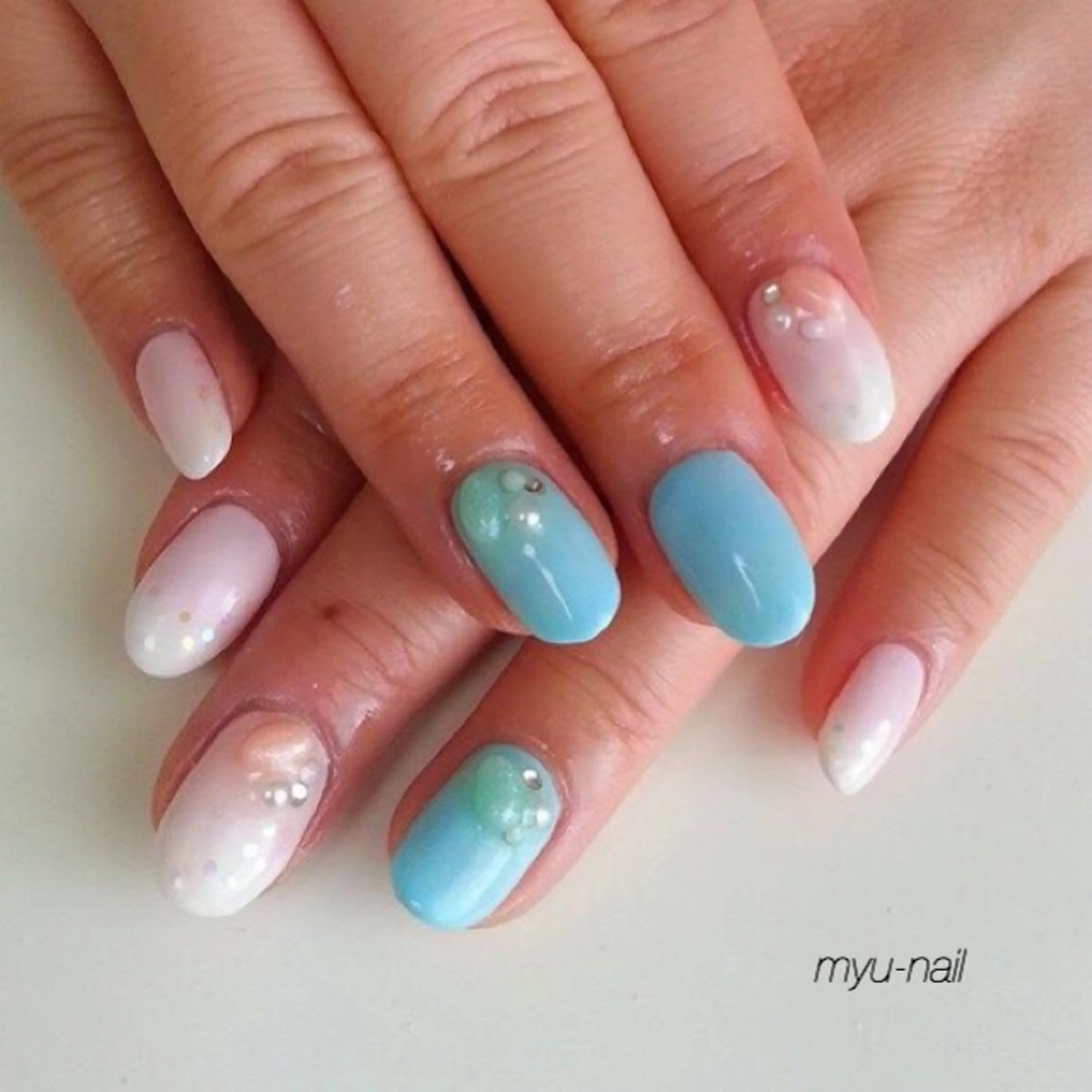 ネイル アートネイル グラデーション ホログラムネイル キラキラネイル ピンク ホームサロン myu-nailのネイルデザイン