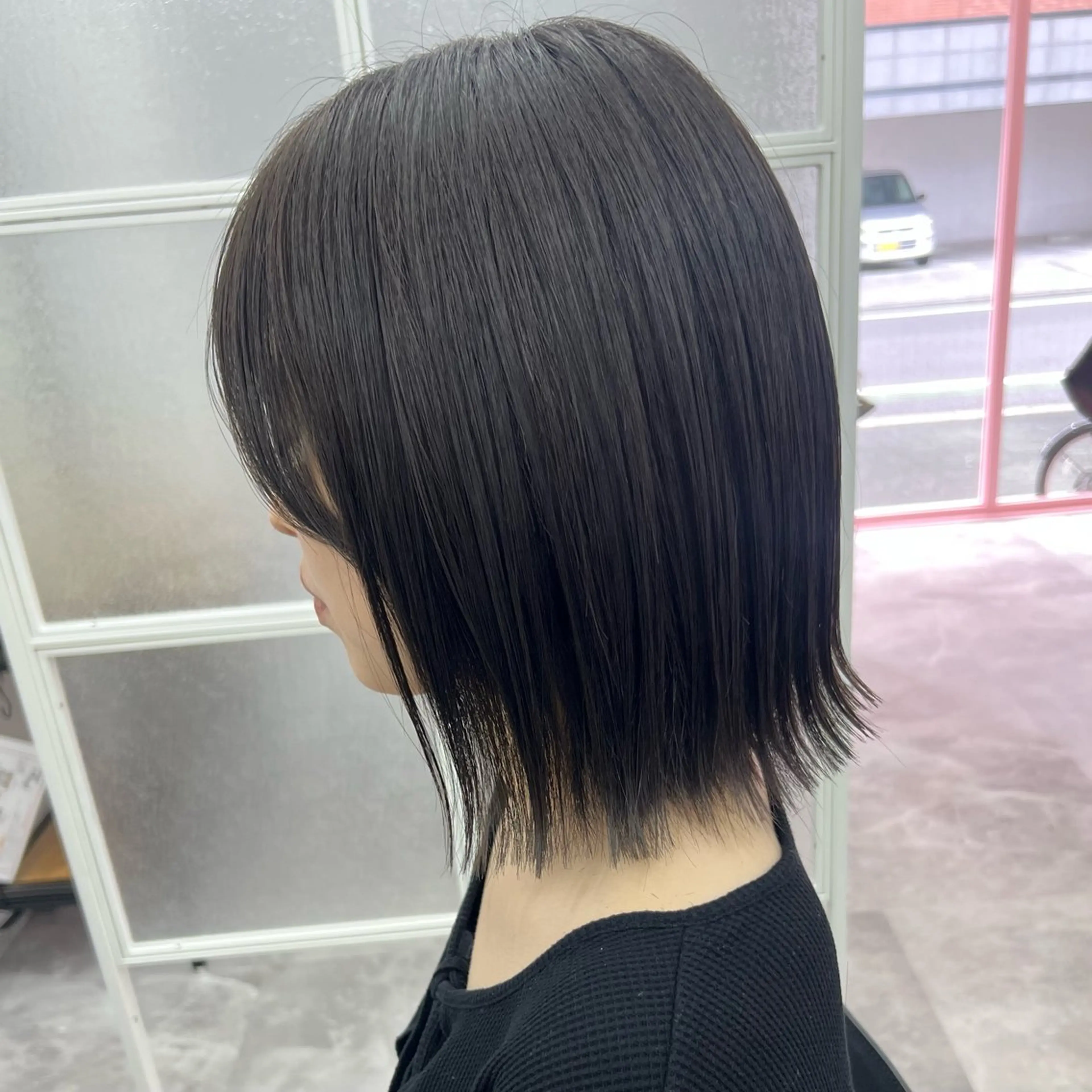 ショート 切りっぱなしボブ ボブ 外ハネヘア カット ヘアカラー トリートメント 岸下 理緒のヘアスタイル