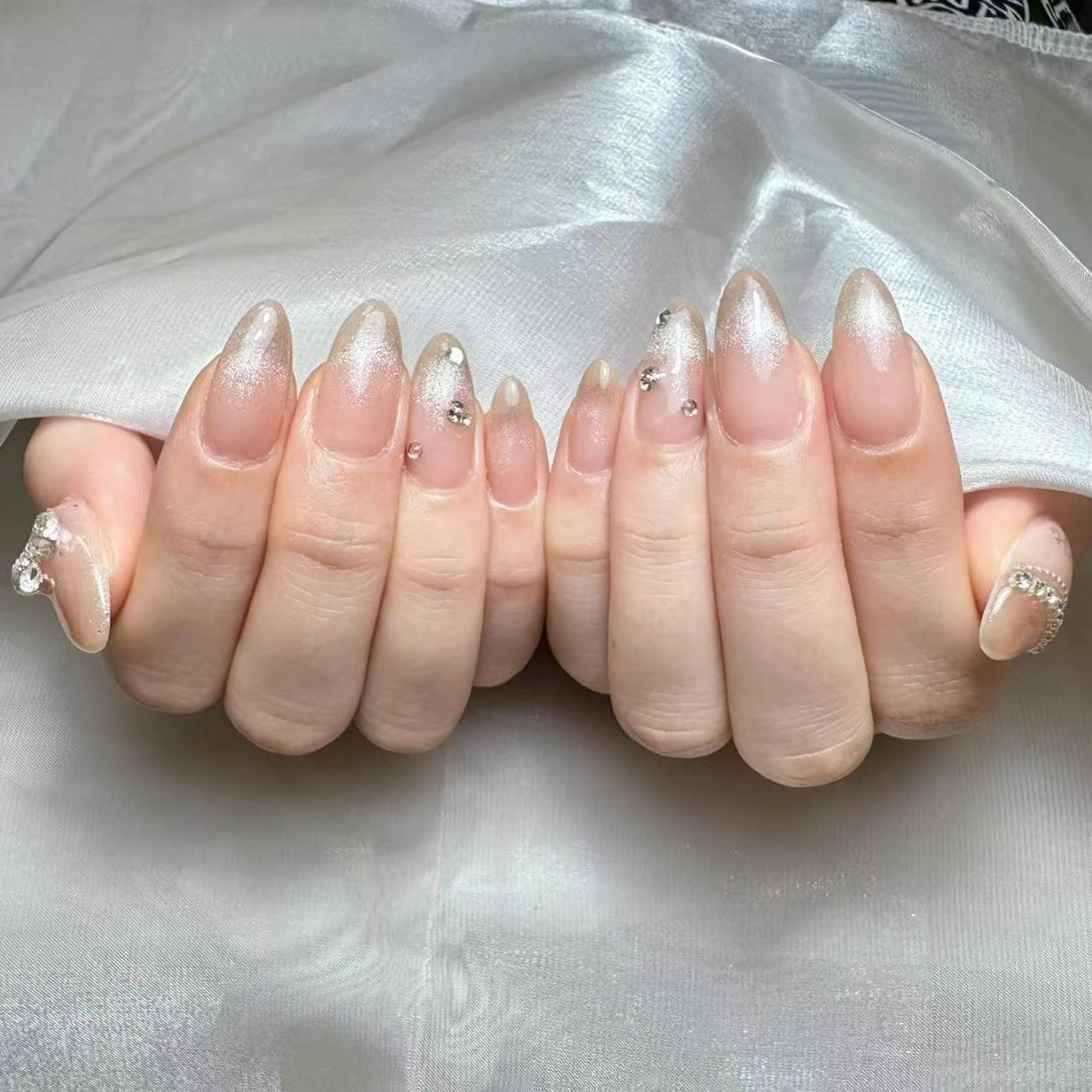 ネイル アートネイル オーロラネイル ガーリー キラキラネイル 韓国ネイル ハンドネイル DIAMOND 💅のネイルデザイン