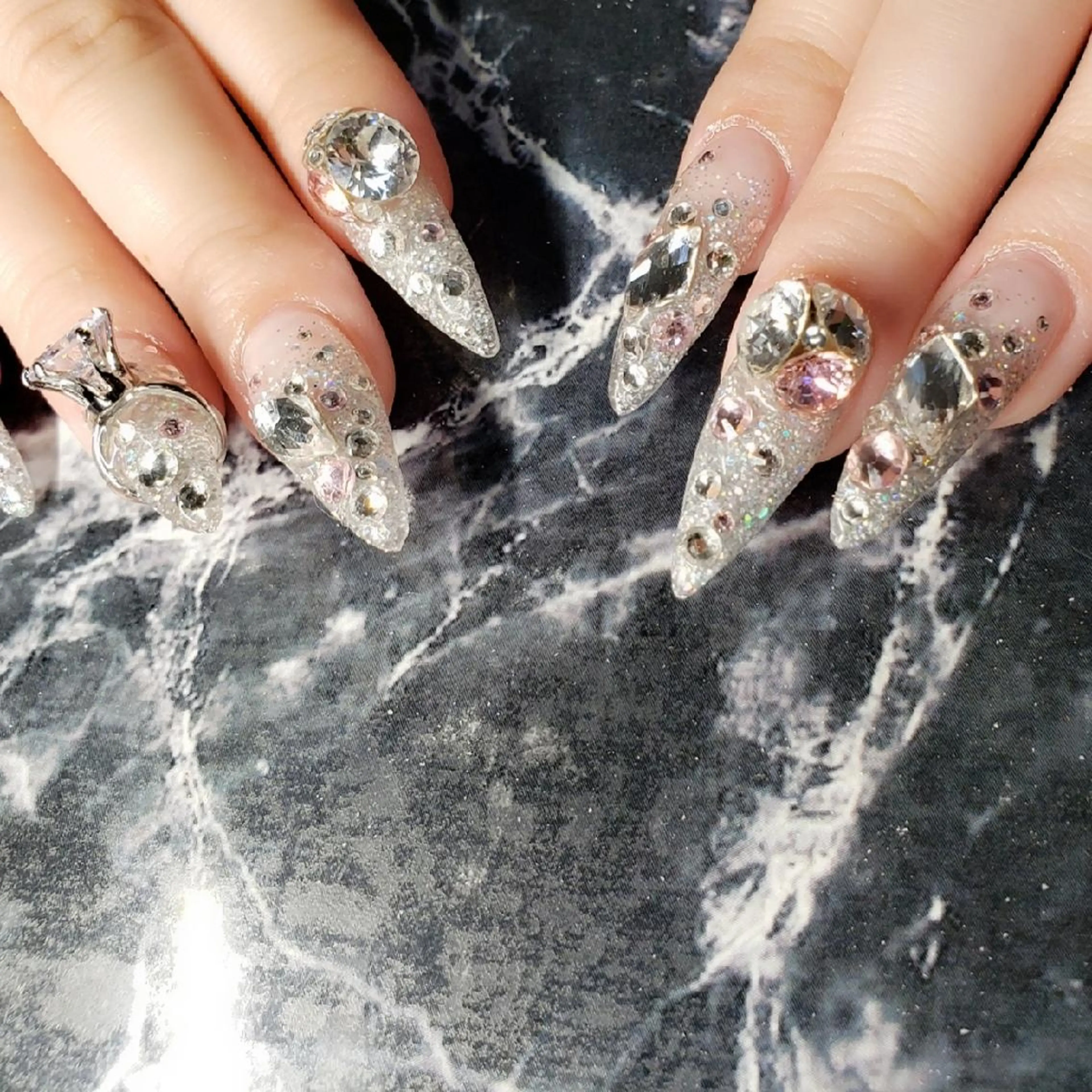 ミディアム ネイル ハンドネイル クロキ 。のネイルデザイン