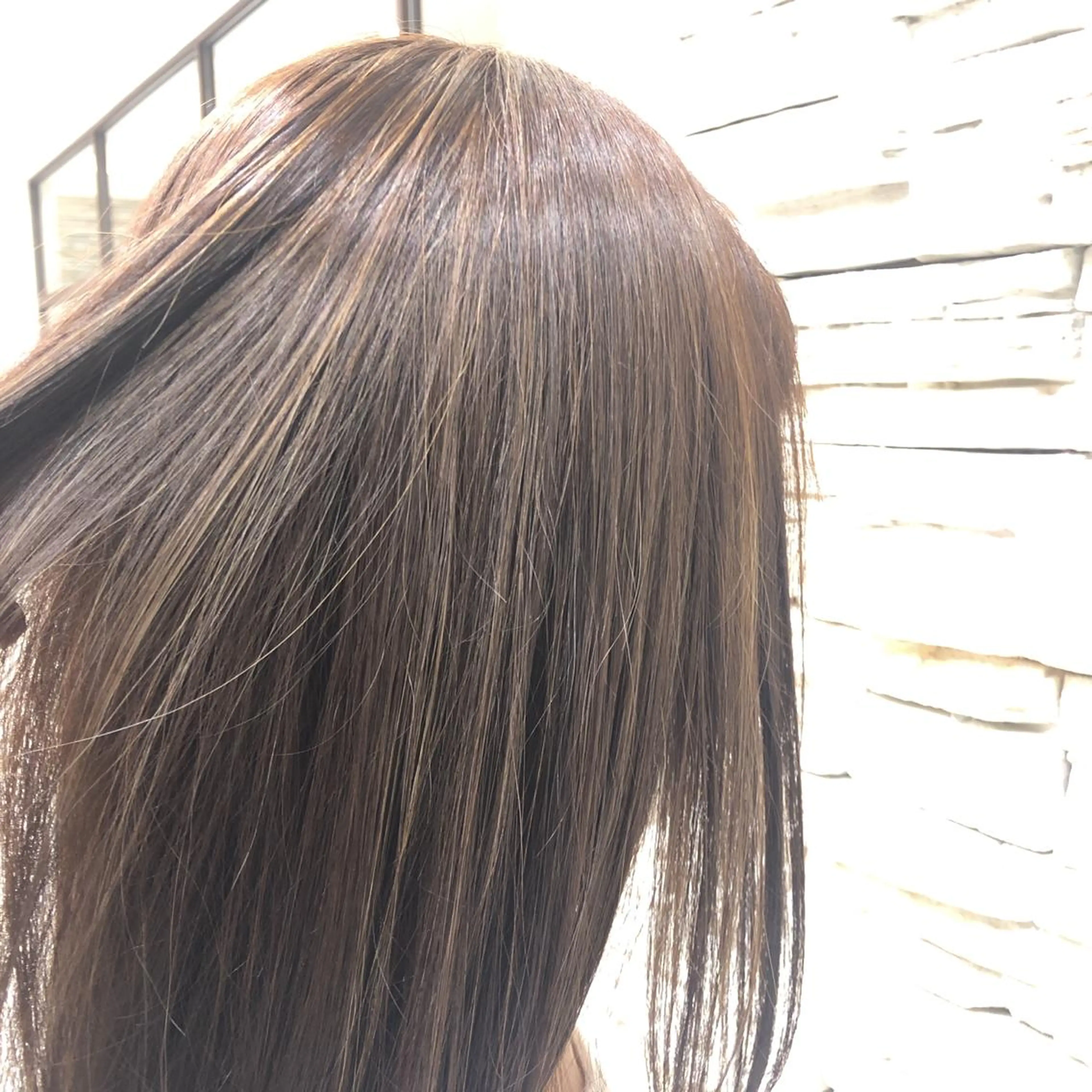 セミロング カラー バレイヤージュ ハイライトカラー ハイライト レイヤーカット ヘアカラー peek-a-boo所属・勝野 裕憲のヘアスタイル