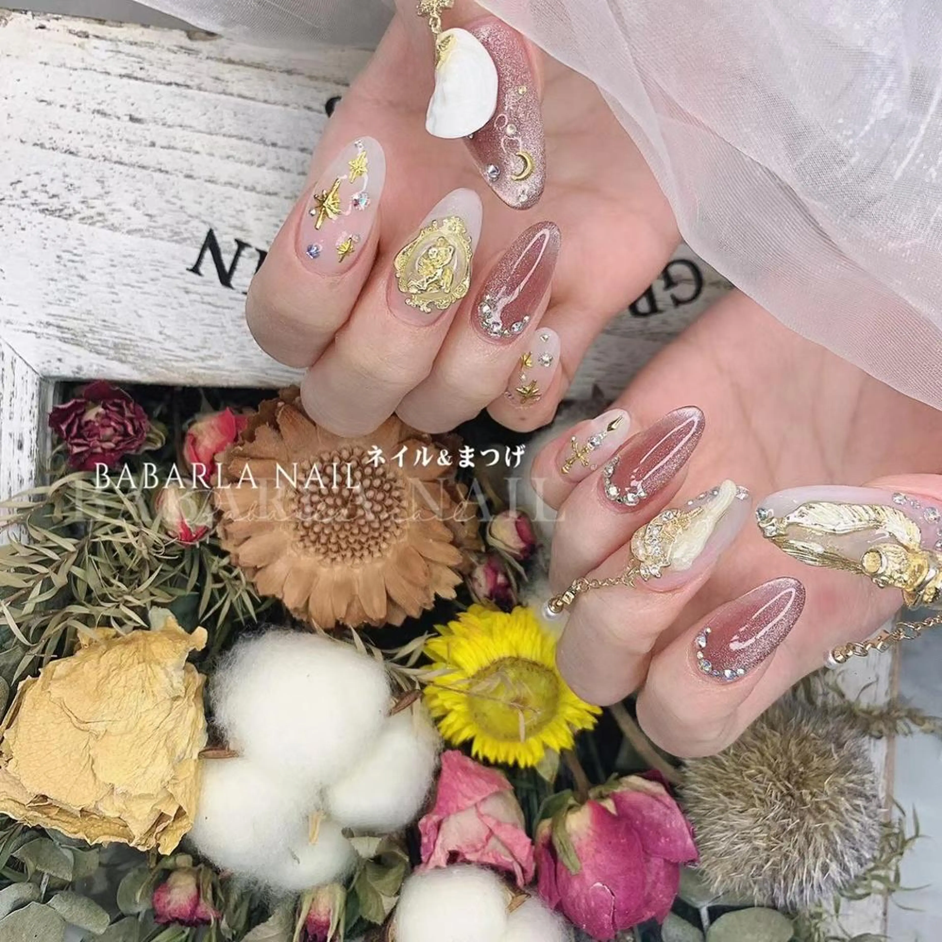 ネイル ストーンネイル Babarla nailのネイルデザイン