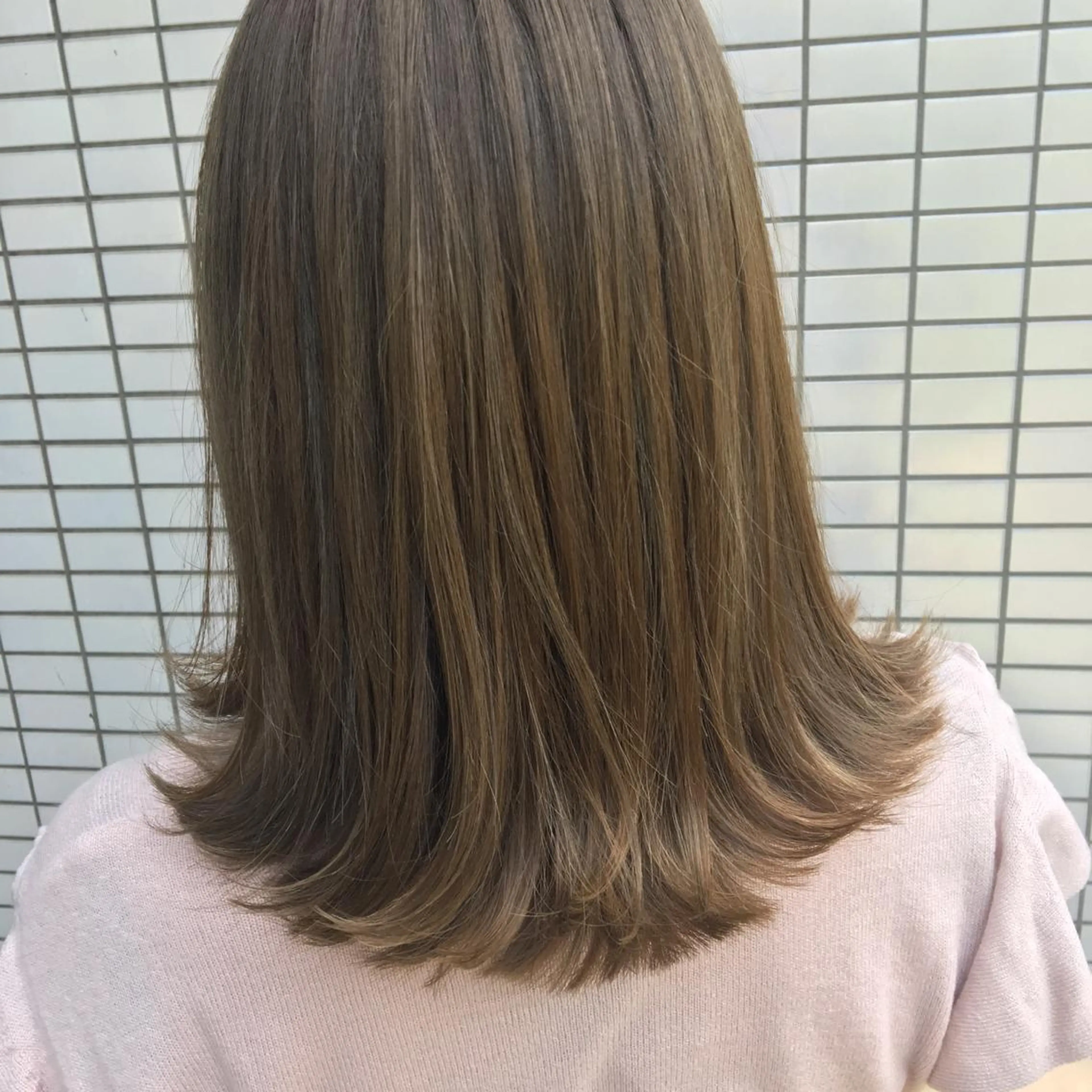 ミディアム カラー THE DAY所属・AKI HASHIMOTOのヘアスタイル