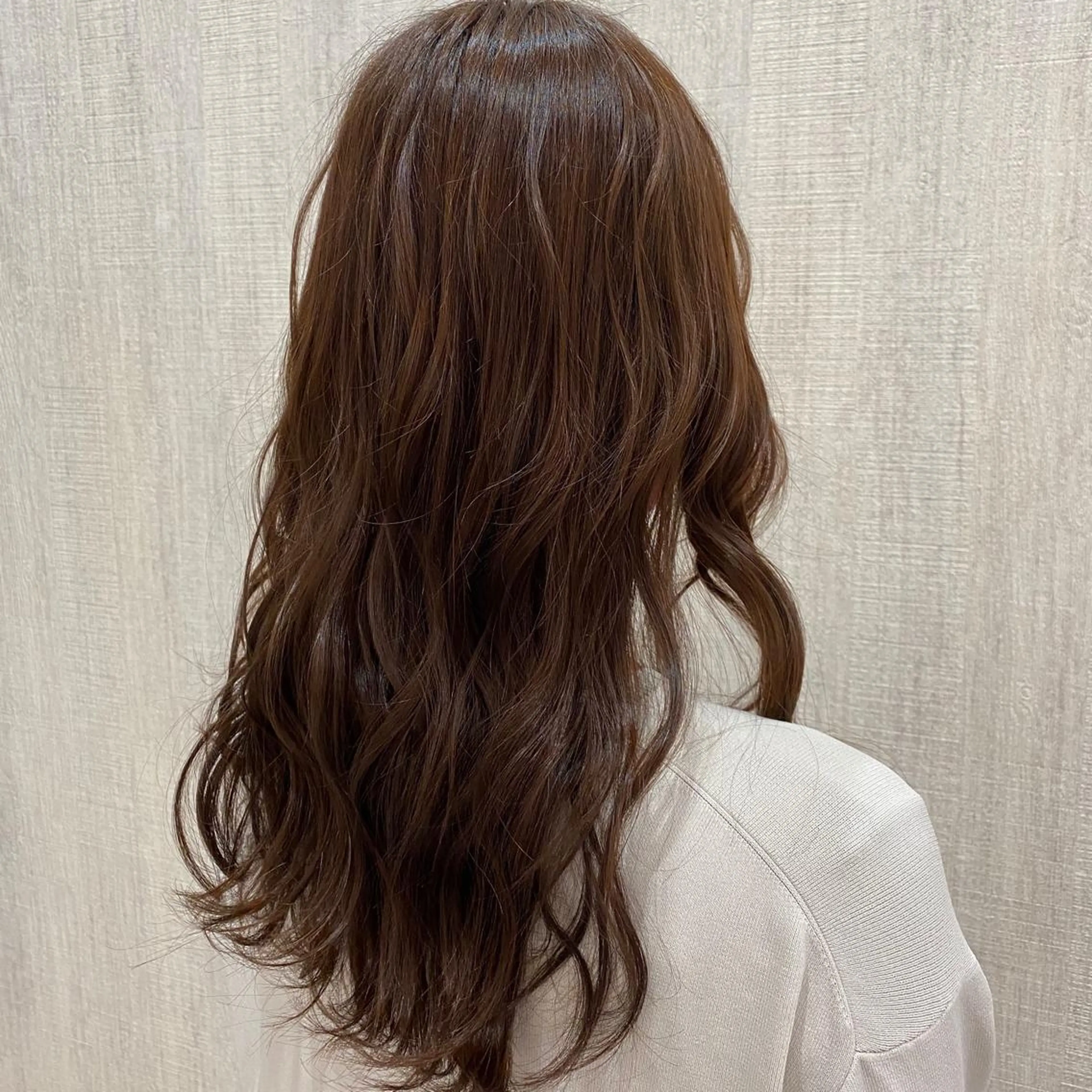 セミロング カラー カット ヘアカラー トリートメント 🫧透け感⋆艶髪💎 山口アヤカのヘアスタイル