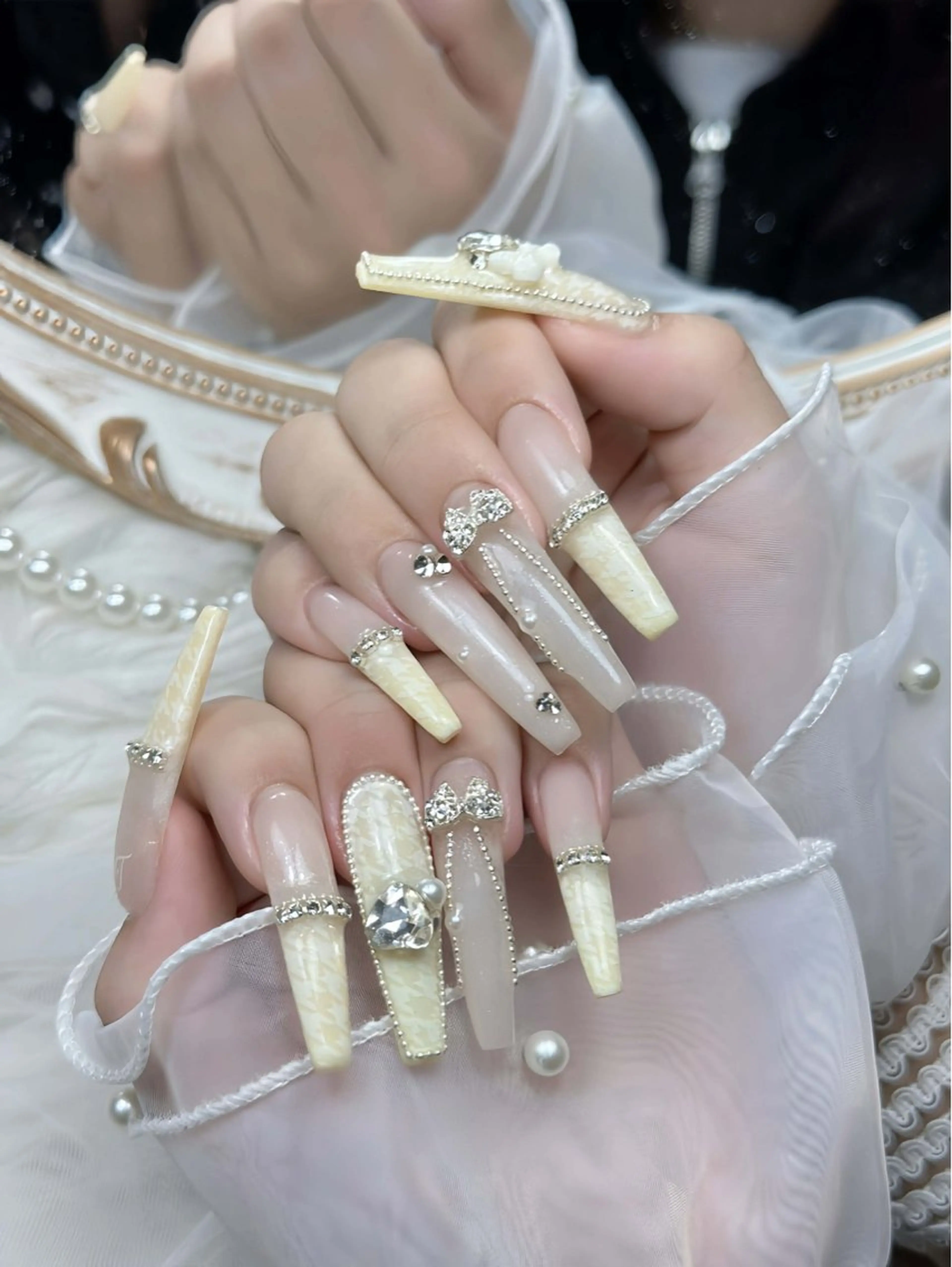 ネイル オーロラネイル ボルドー ブラウン 氷ネイル・うるうるネイル キラキラネイル ハンドネイル Julli NailStudioのネイルデザイン