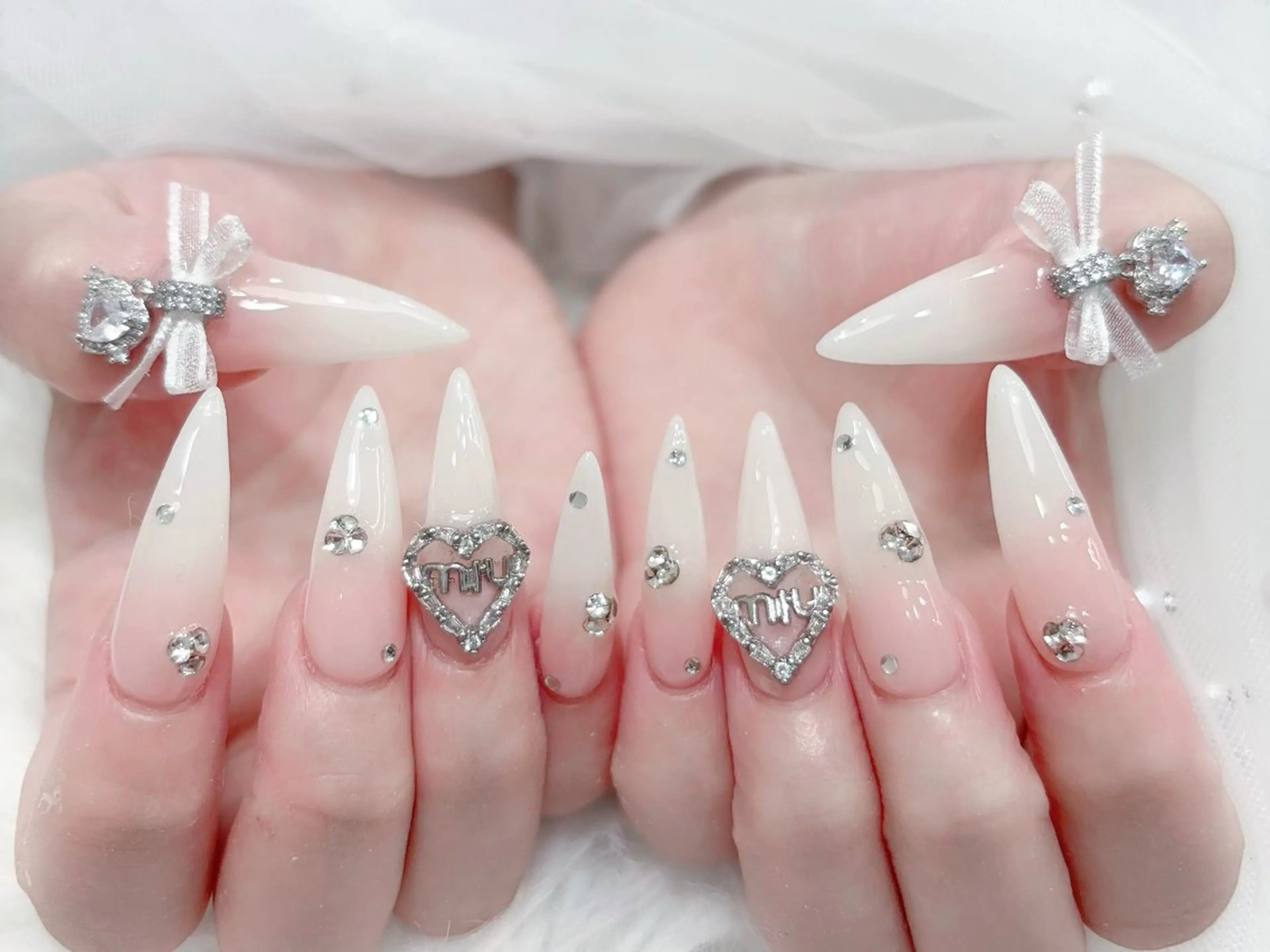 ネイル 成人式 ロングネイル マグネットネイル 大理石ネイル(マーブル) リボン ハンドネイル MoMoA Nail ネイル長さ出し専門店のネイルデザイン