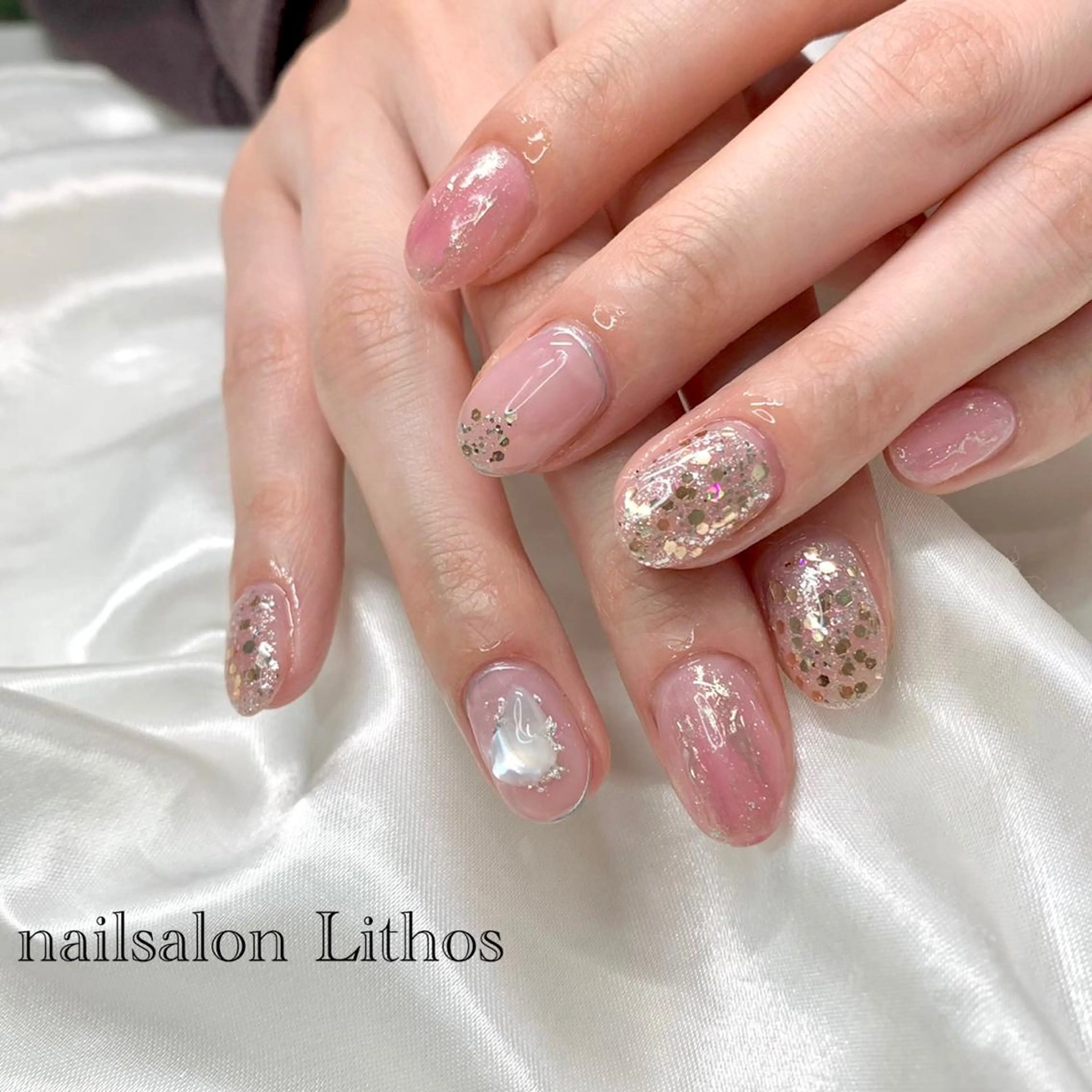 ネイル キラキラネイル ニュアンスネイル ハンドネイル nailsalon Lithos所属・nailsalon Recontreのネイルデザイン