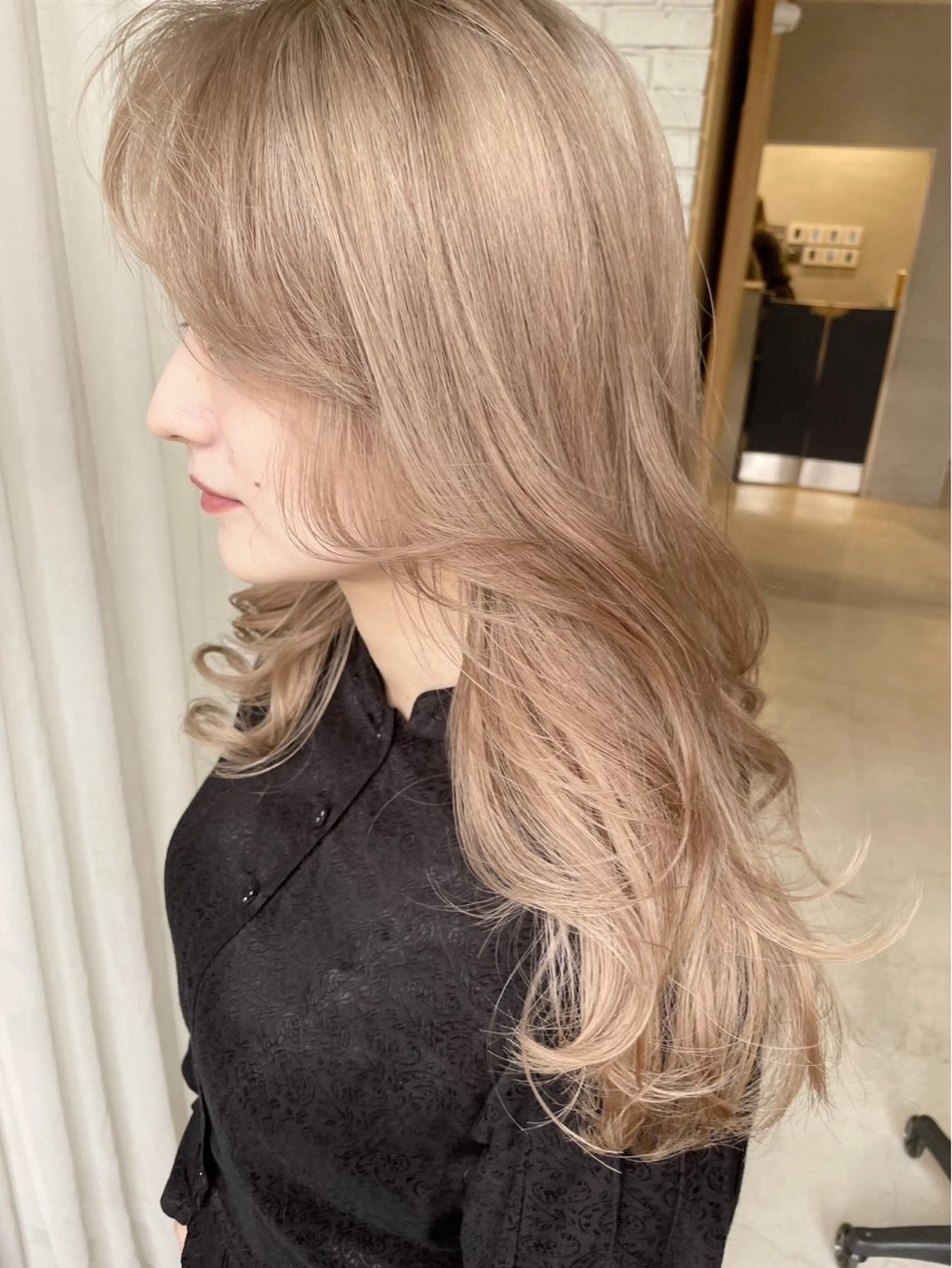 セミロング カラー ダブルカラー グレージュ インナーカラー 外国人風カラー 髪質改善 カット ヘアカラー トリートメント ravens デザインカラーのヘアスタイル