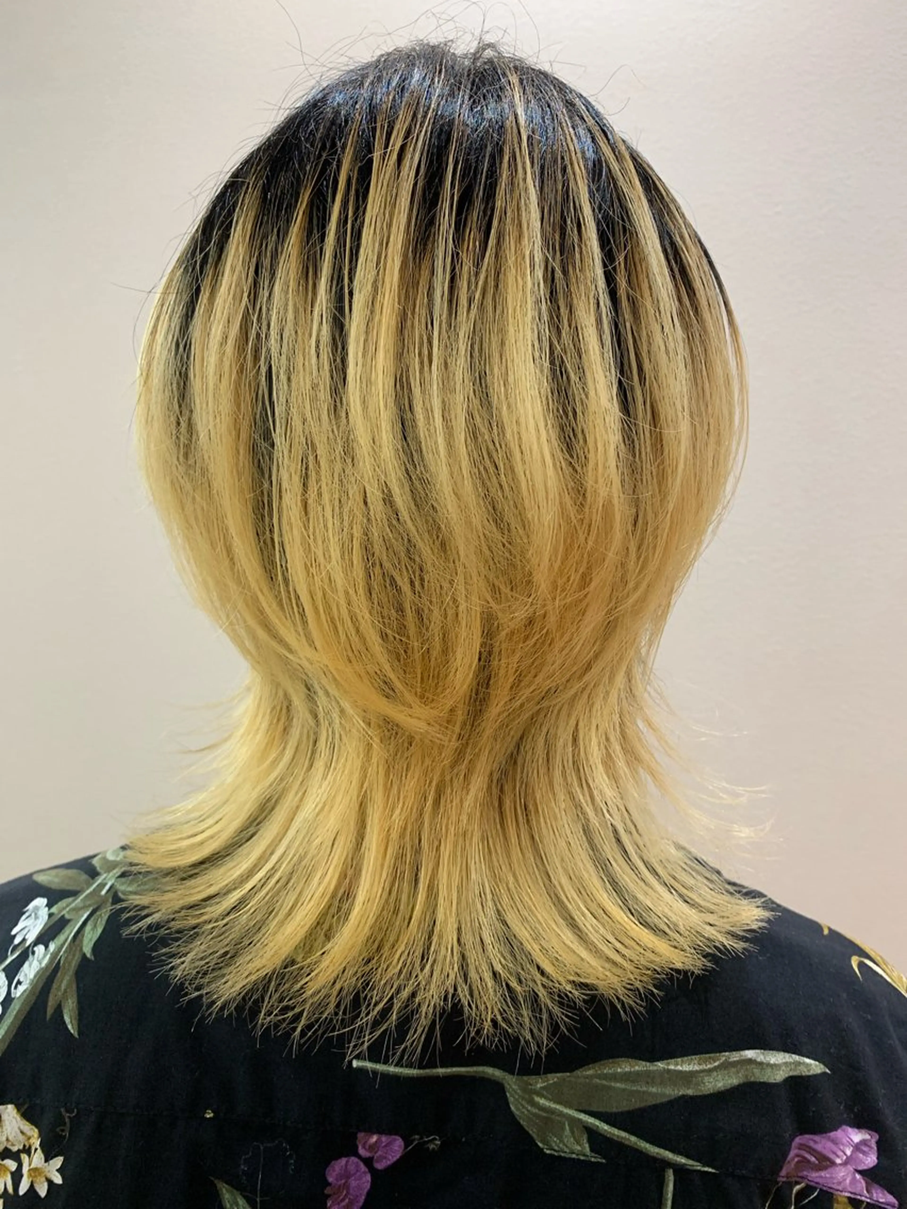 ミディアム ウルフカット カット トリートメント 佐々木 有彩のヘアスタイル