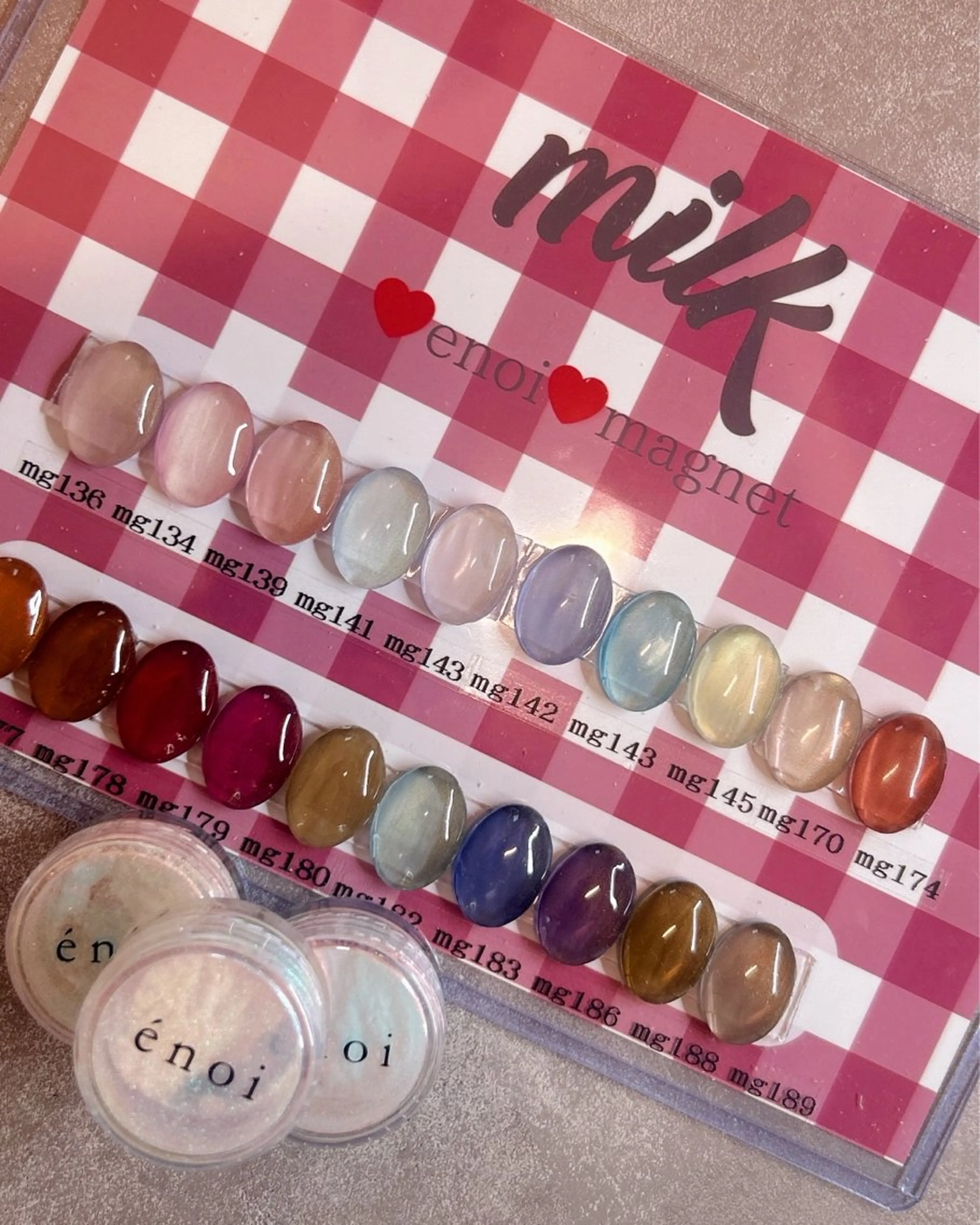 𓊆𝒽𝑎𝑛𝑑𓊇大人の上品な輝き「𝑒𝑛𝑜𝑖」マグネットネイル𝐶𝑜𝑣𝑟𝑠𝑒の写真