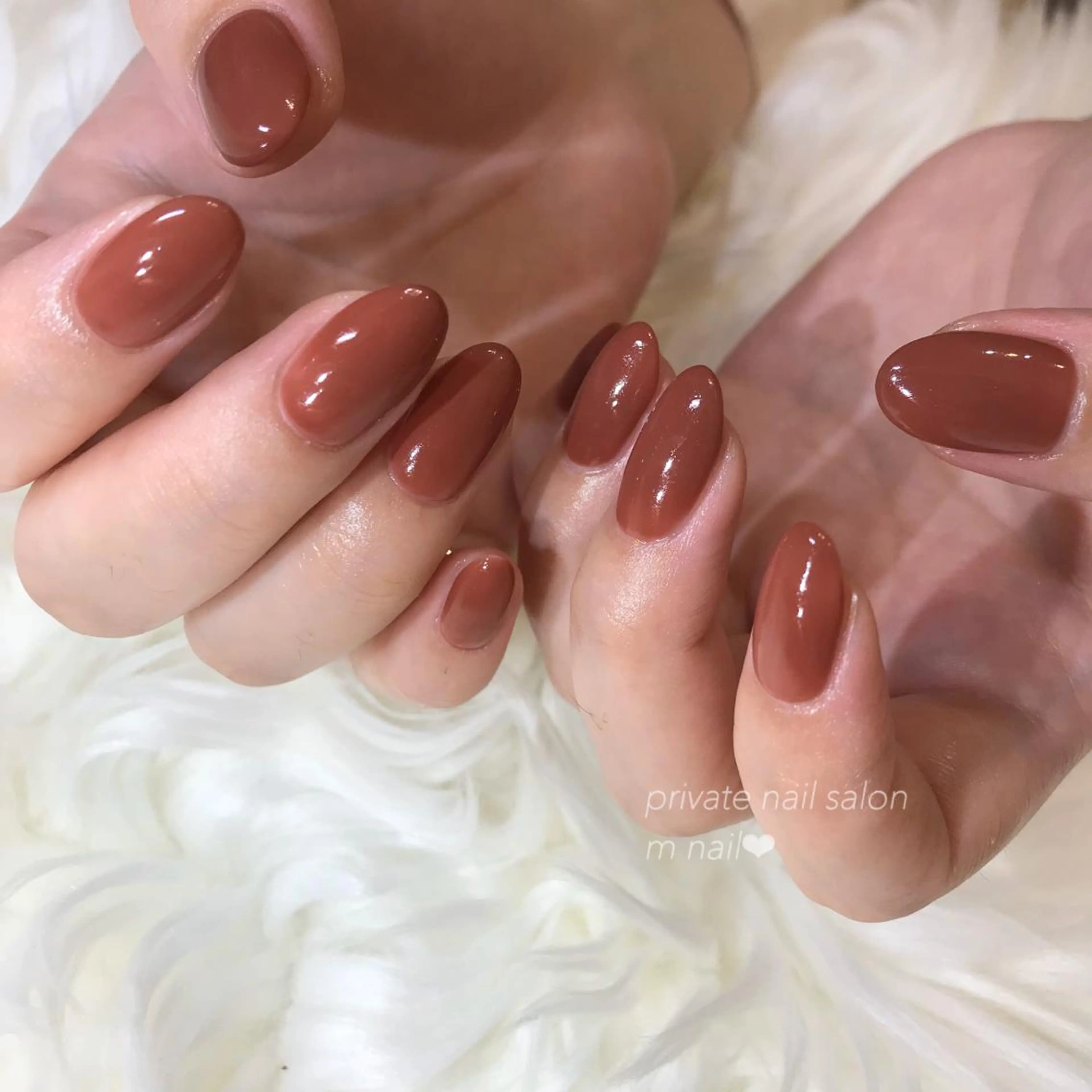 ネイル ブラウン ワンカラーネイル 赤色 ハンドネイル 小河原 舞のネイルデザイン