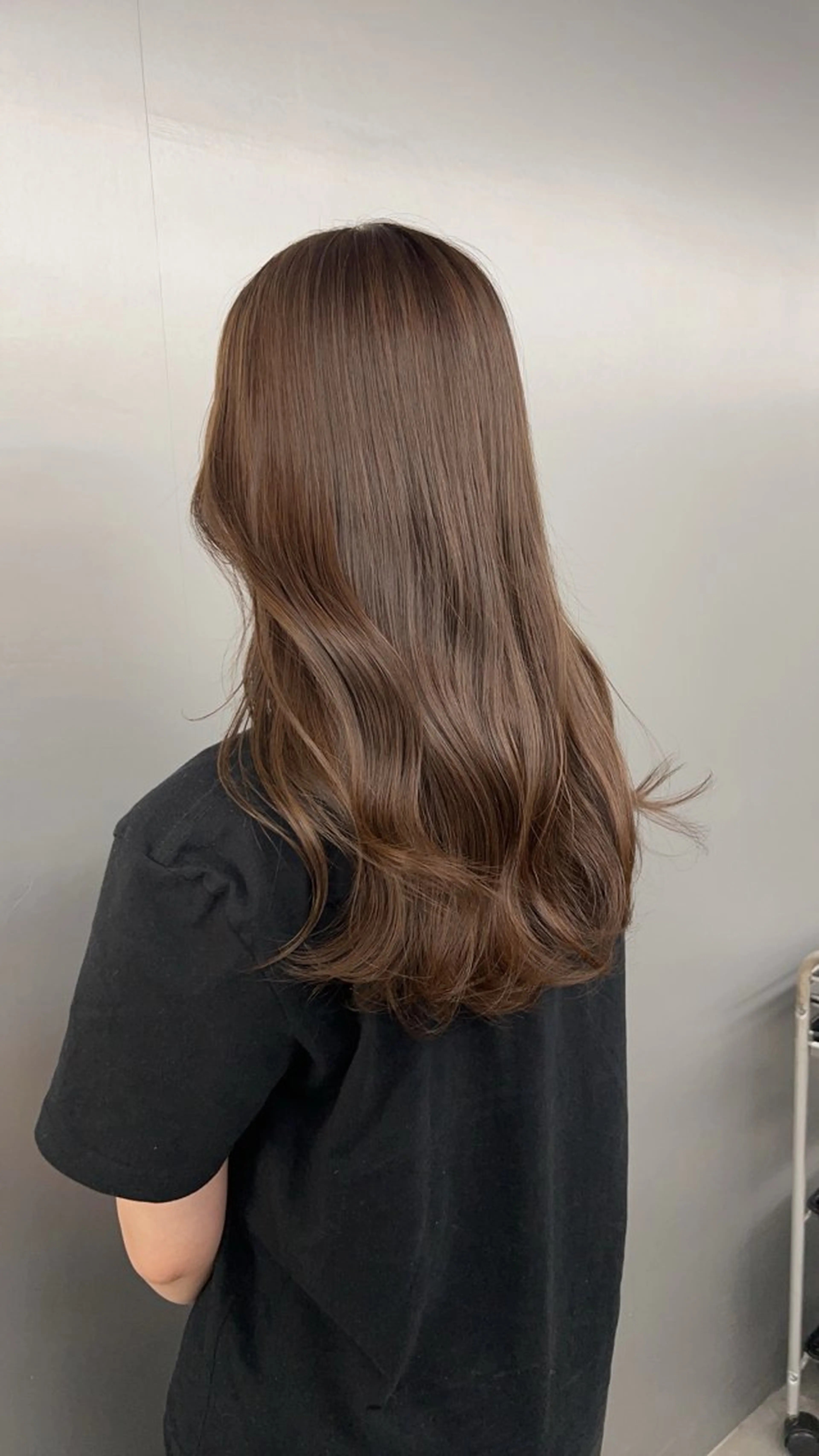 ミディアム グレージュ 透明感 ブリーチなし田島晃汰のヘアスタイル