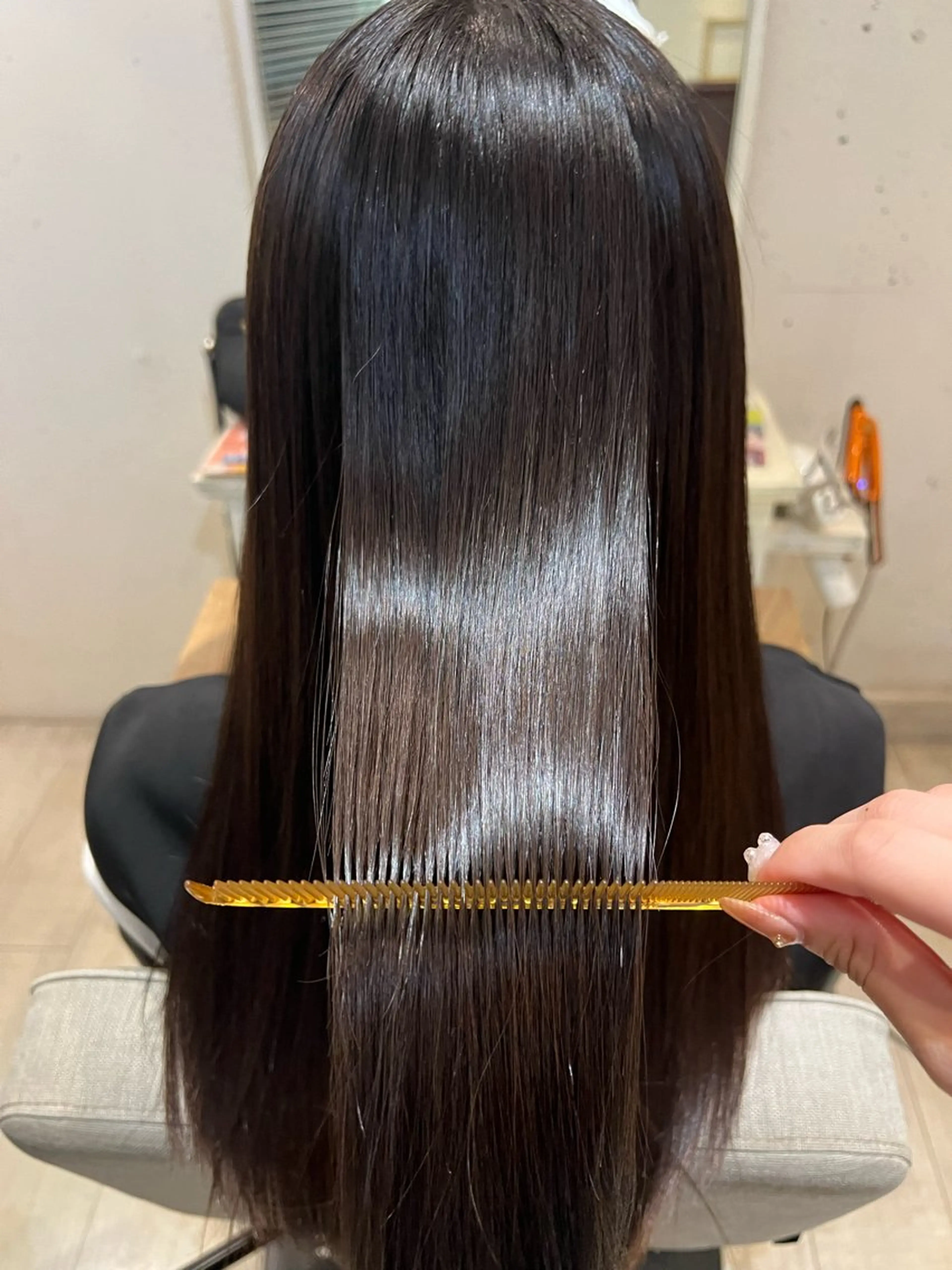 ロング 縮毛矯正 縮毛矯正 ワタナベ モカ🦢ダブルカラーのヘアスタイル