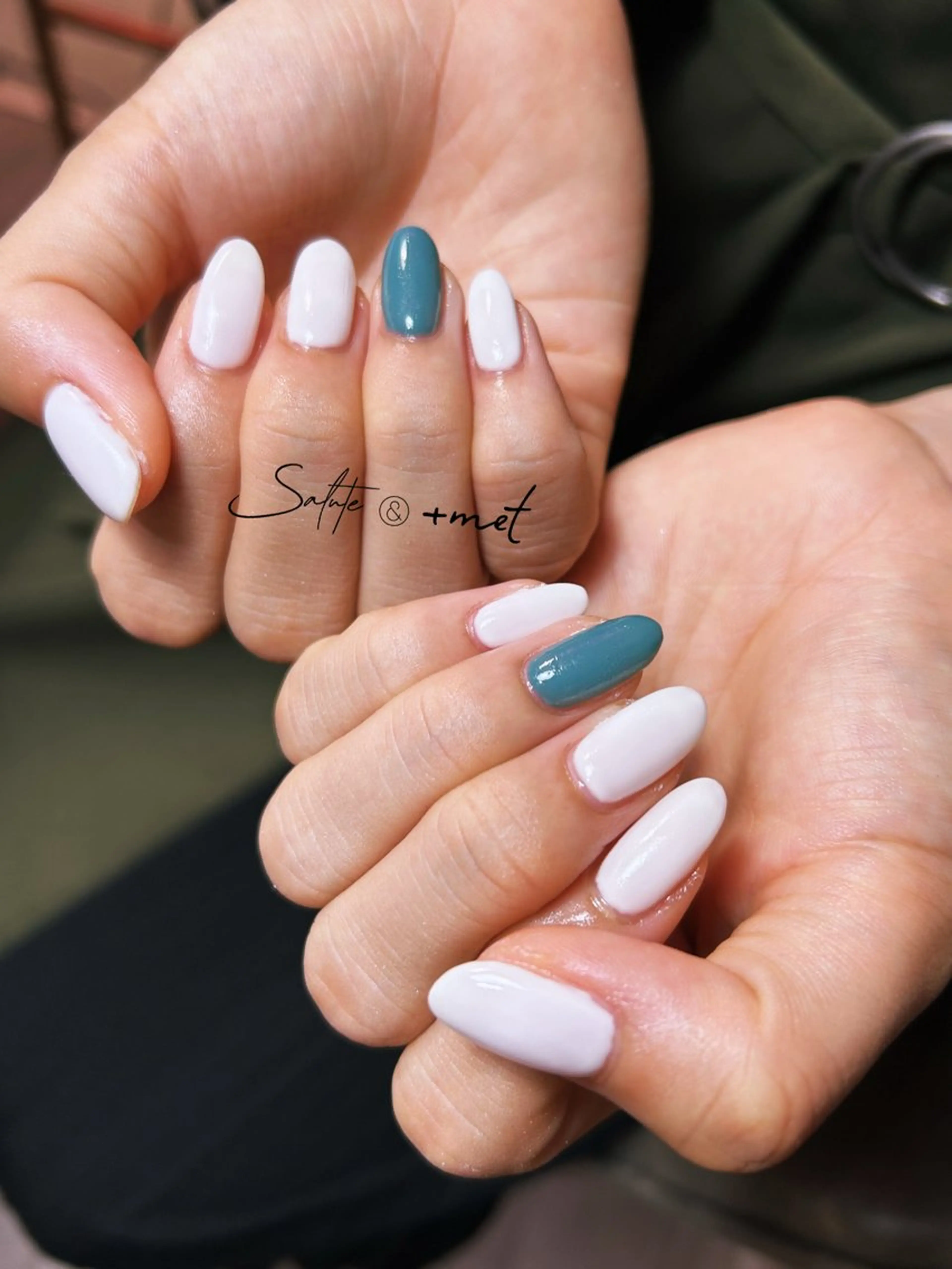 ネイル ジェルネイル グリーン ワンカラーネイル シンプルネイル 夏ネイル ハンドネイル 渋谷 怜奈のネイルデザイン