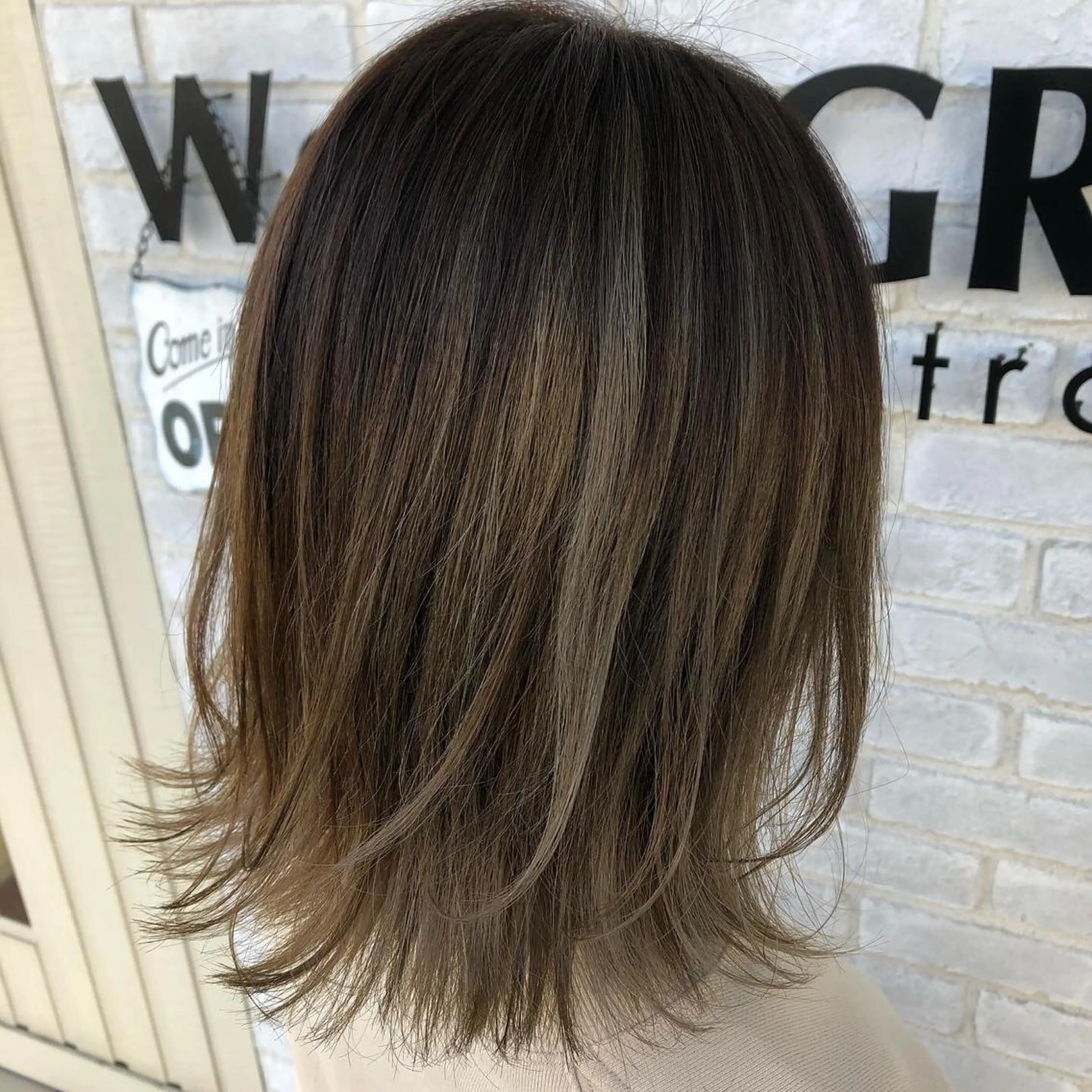 ミディアム Well's TAIGAのヘアスタイル