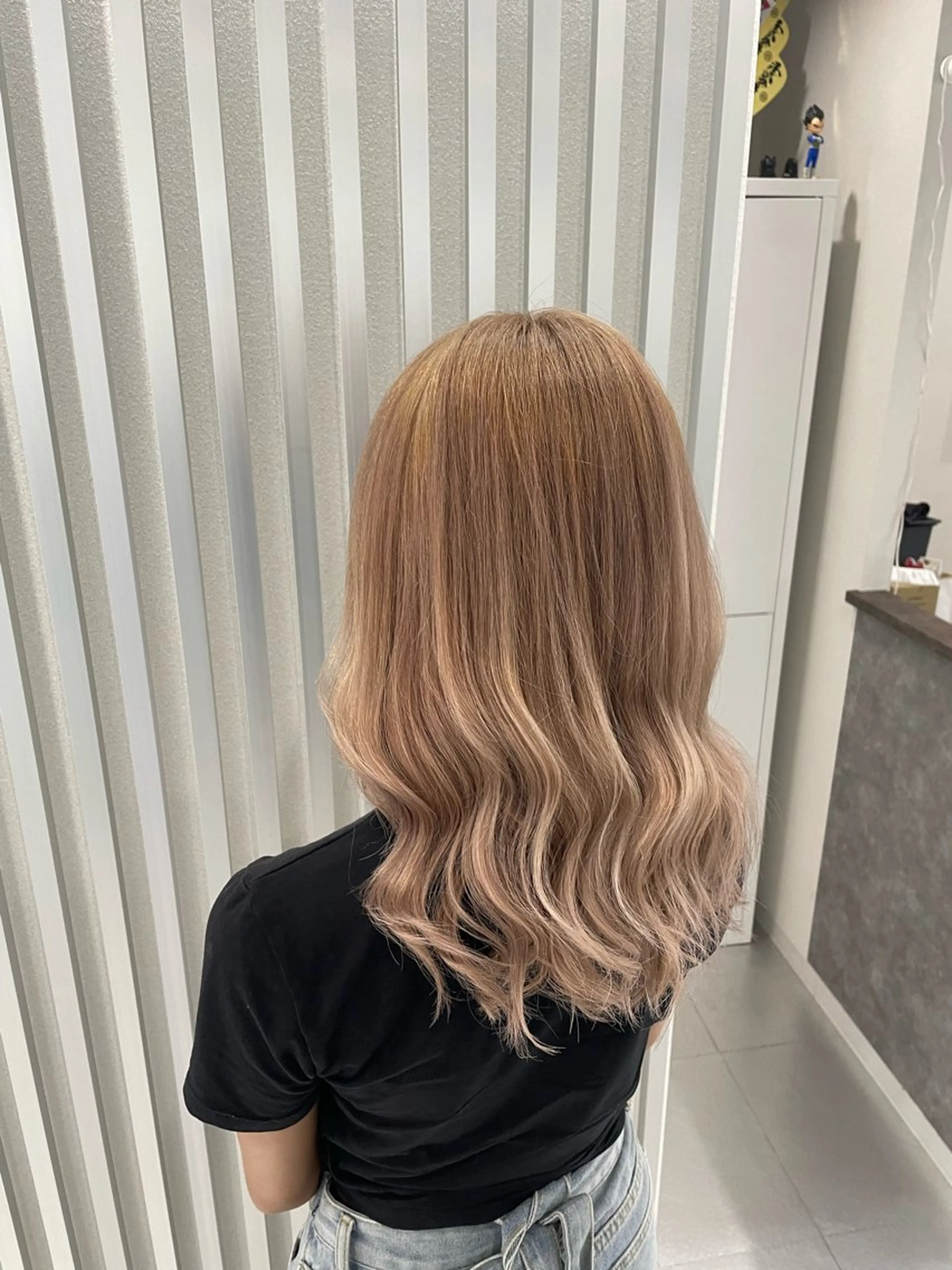 カラー ベージュカラー ミルクティーベージュ 野崎 孝章のヘアスタイル