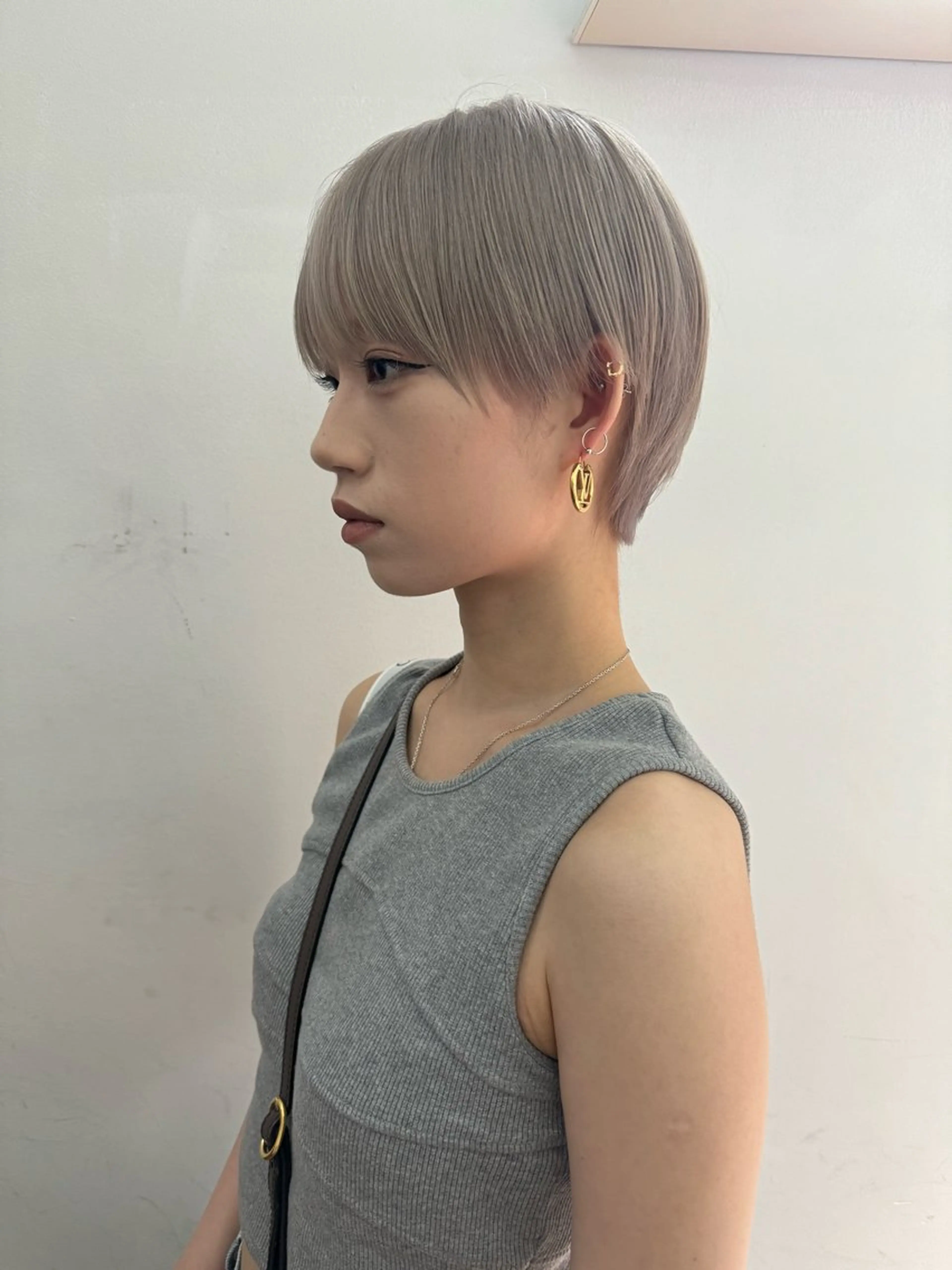 ショート ⭐ハイトーンブリーチ ミルクティーピンクのヘアスタイル