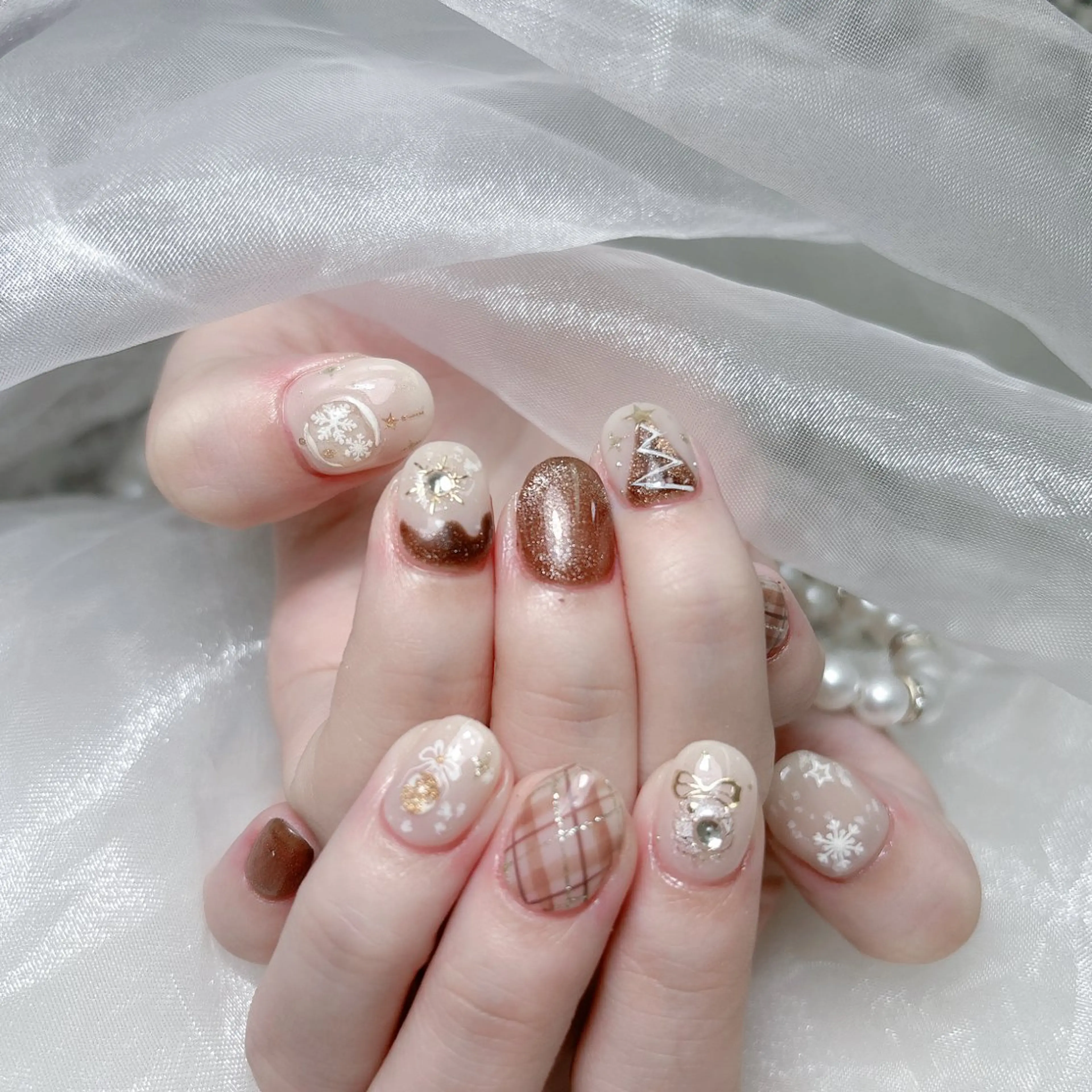 ネイル 成人式 ジェルネイル ロングネイル マグネットネイル ミディアムネイル ハンドネイル MoMoA Nail ネイル長さ出し専門店のネイルデザイン