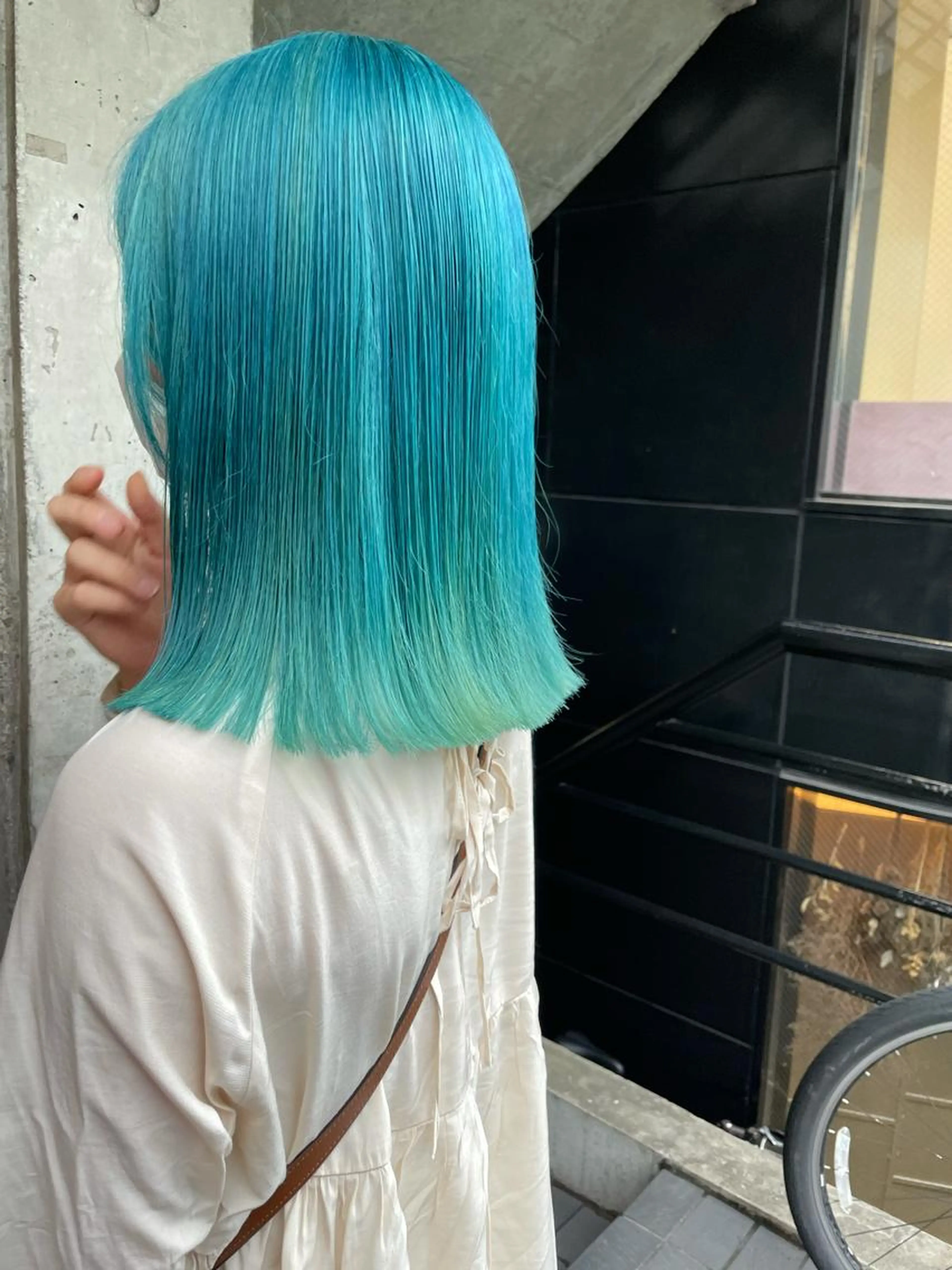 カット+ケアホワイトブリーチWカラー+トリートメントの写真