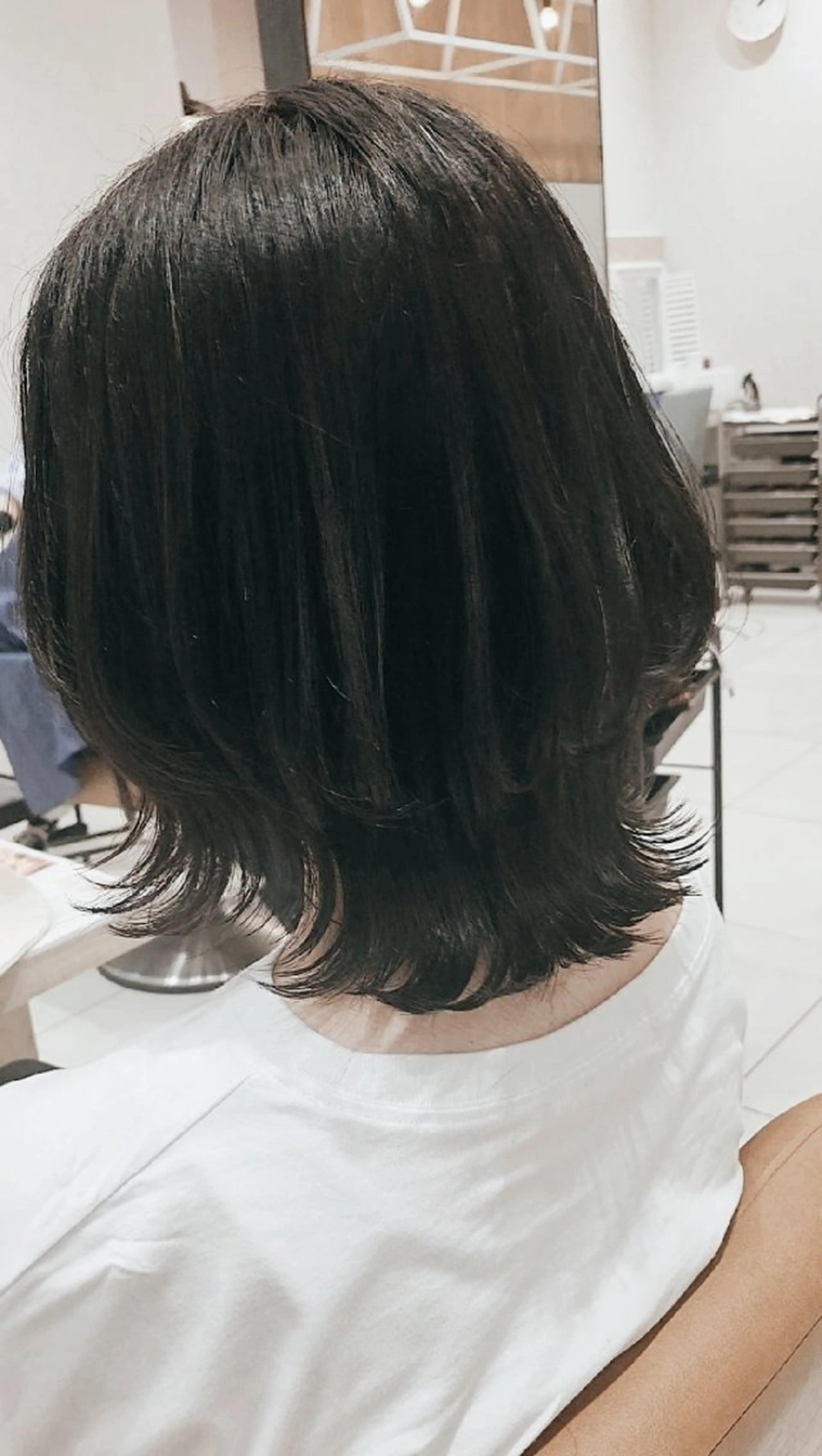 ミディアム “垢抜けパーマヘア” 佐藤ジルのヘアスタイル