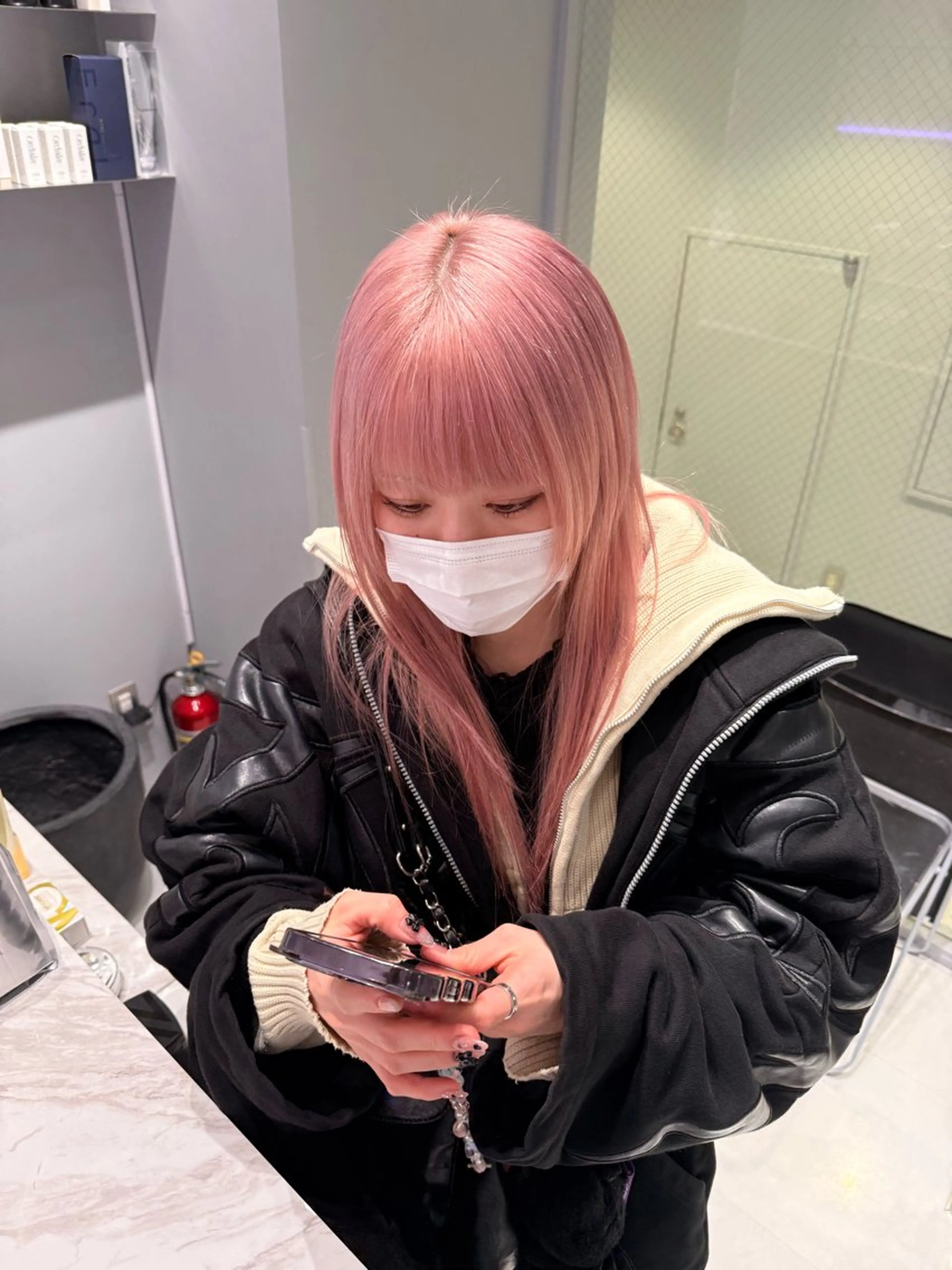 ロング カラー ピンクカラー カット ヘアカラー トリートメント ハイトーンレイヤー 顔まわりSOTAのヘアスタイル