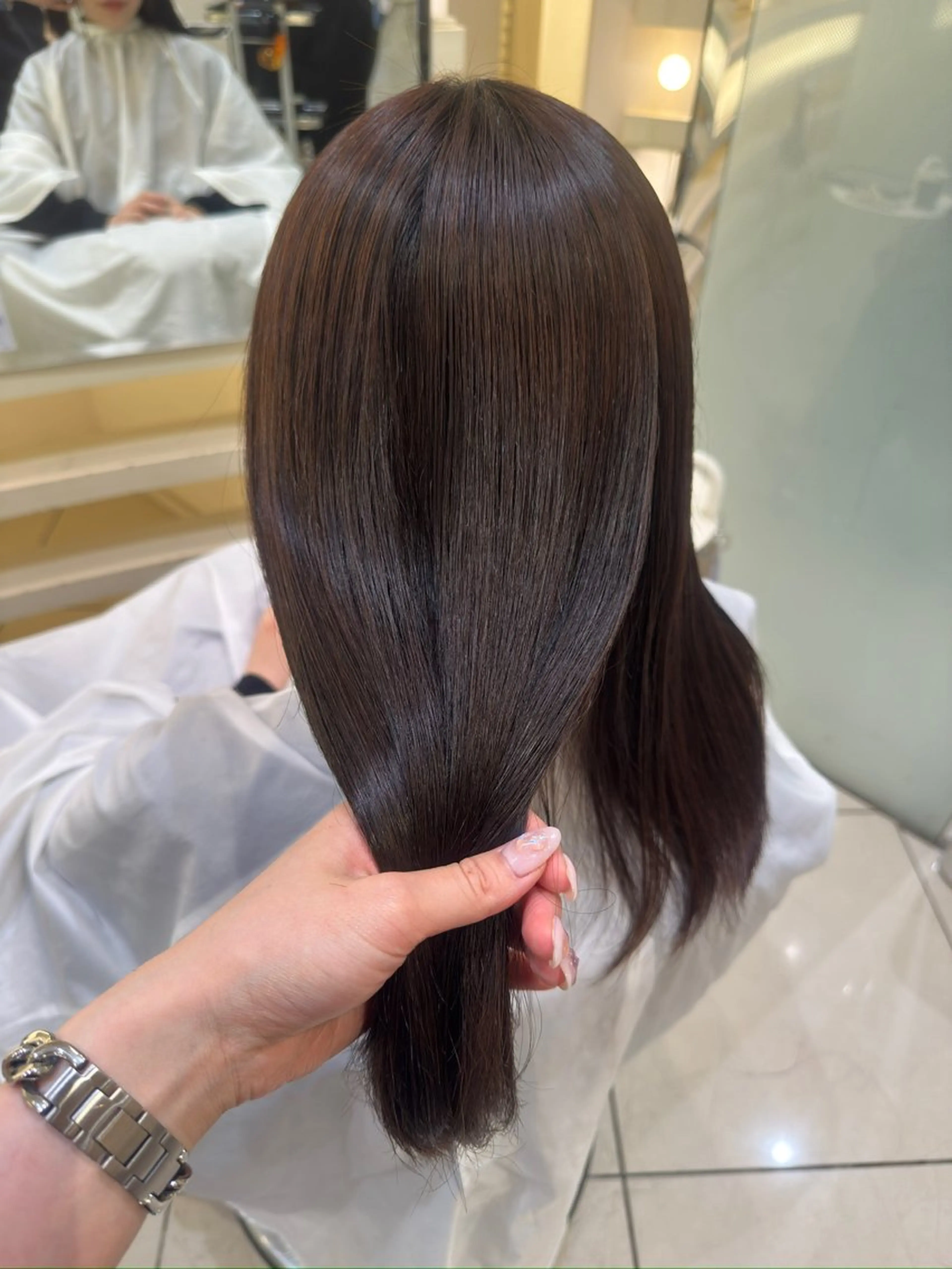 セミロング 縮毛矯正 🫧オリーブ/赤み消 し/暗髪🫧野本麗奈のヘアスタイル