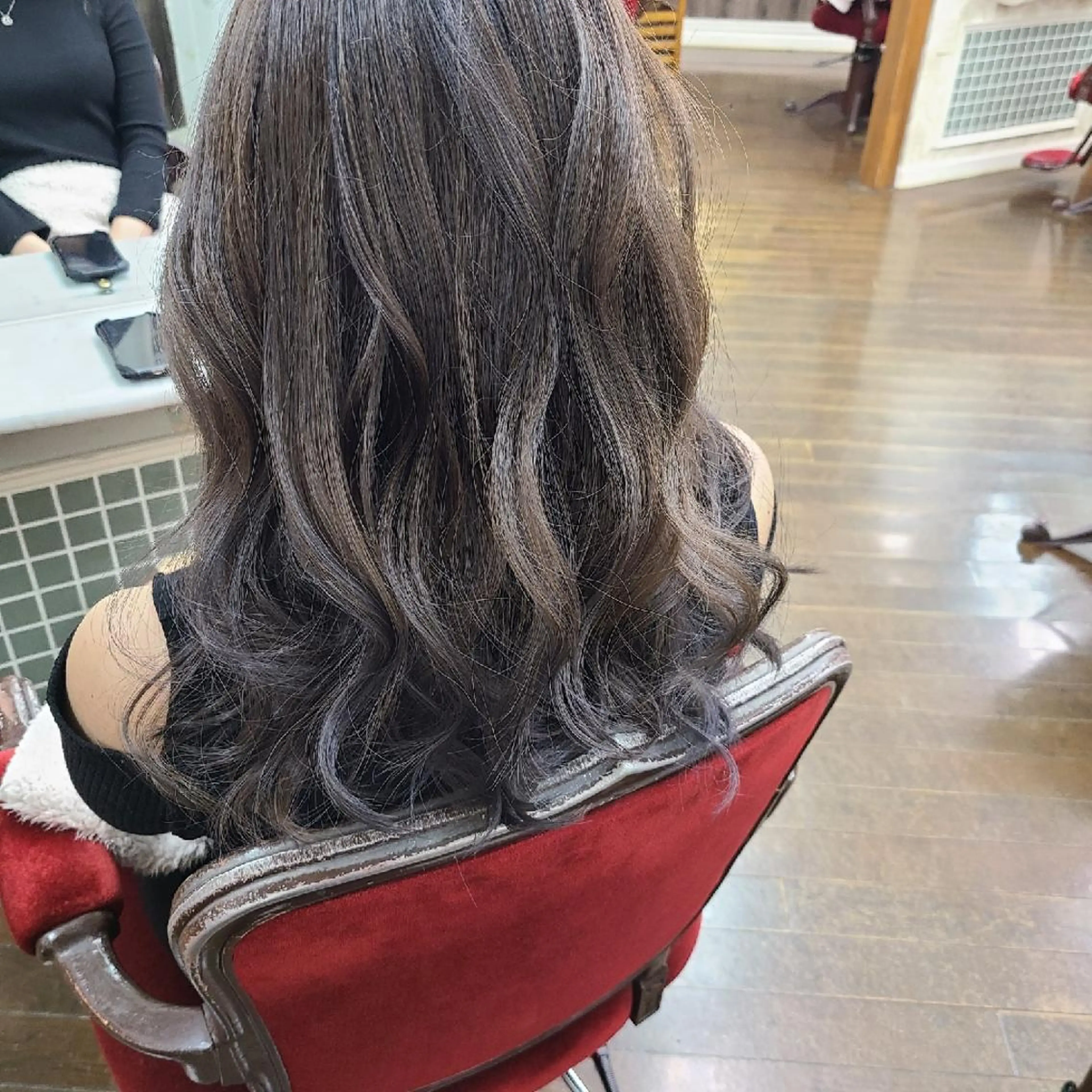 ロング カラー ベージュカラー 近藤 那果のヘアスタイル