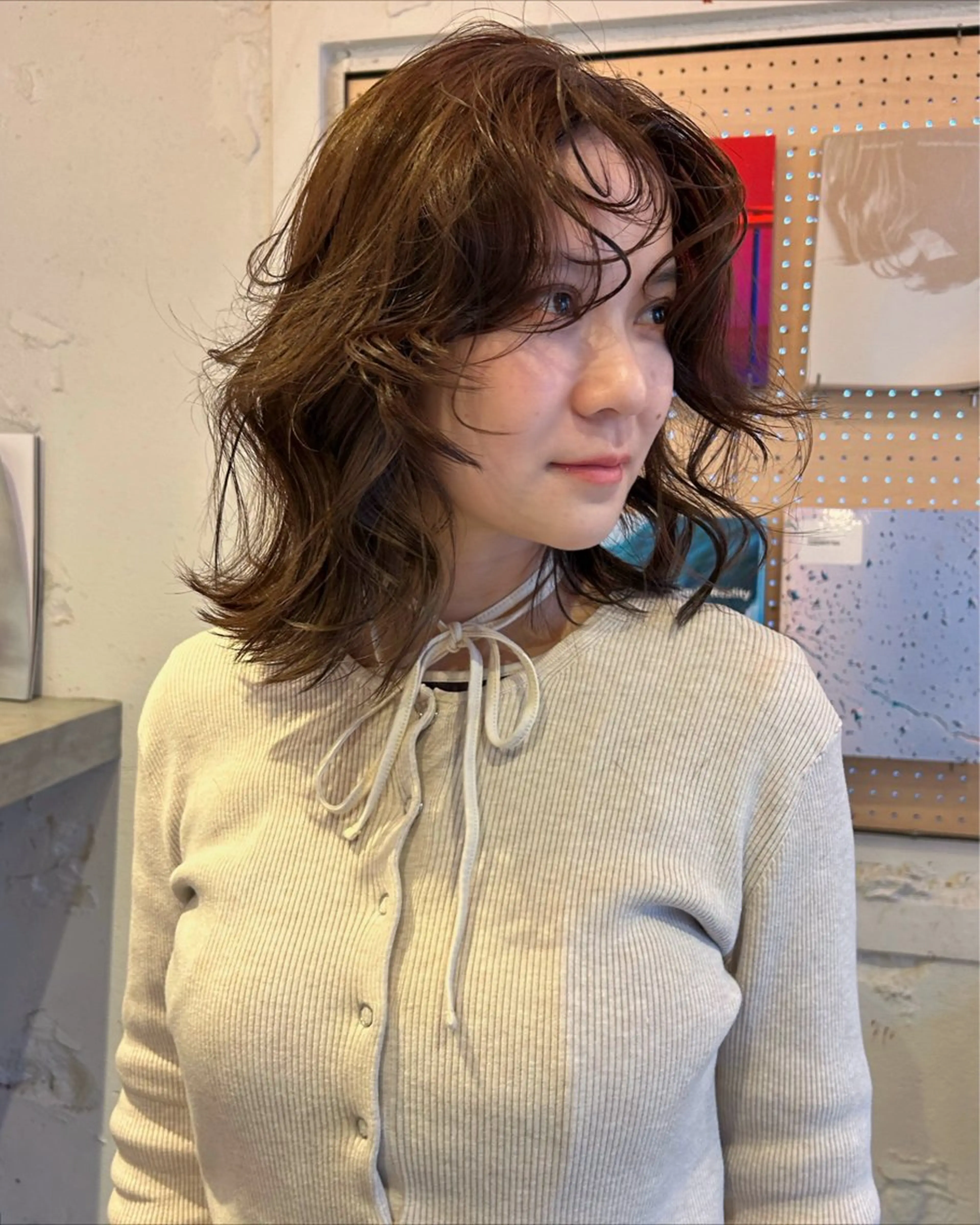 ミディアム カラー ブラウンカラー カット ヘアカラー トリートメント Loom.所属・村上雅人 ナチュラルモードのヘアスタイル