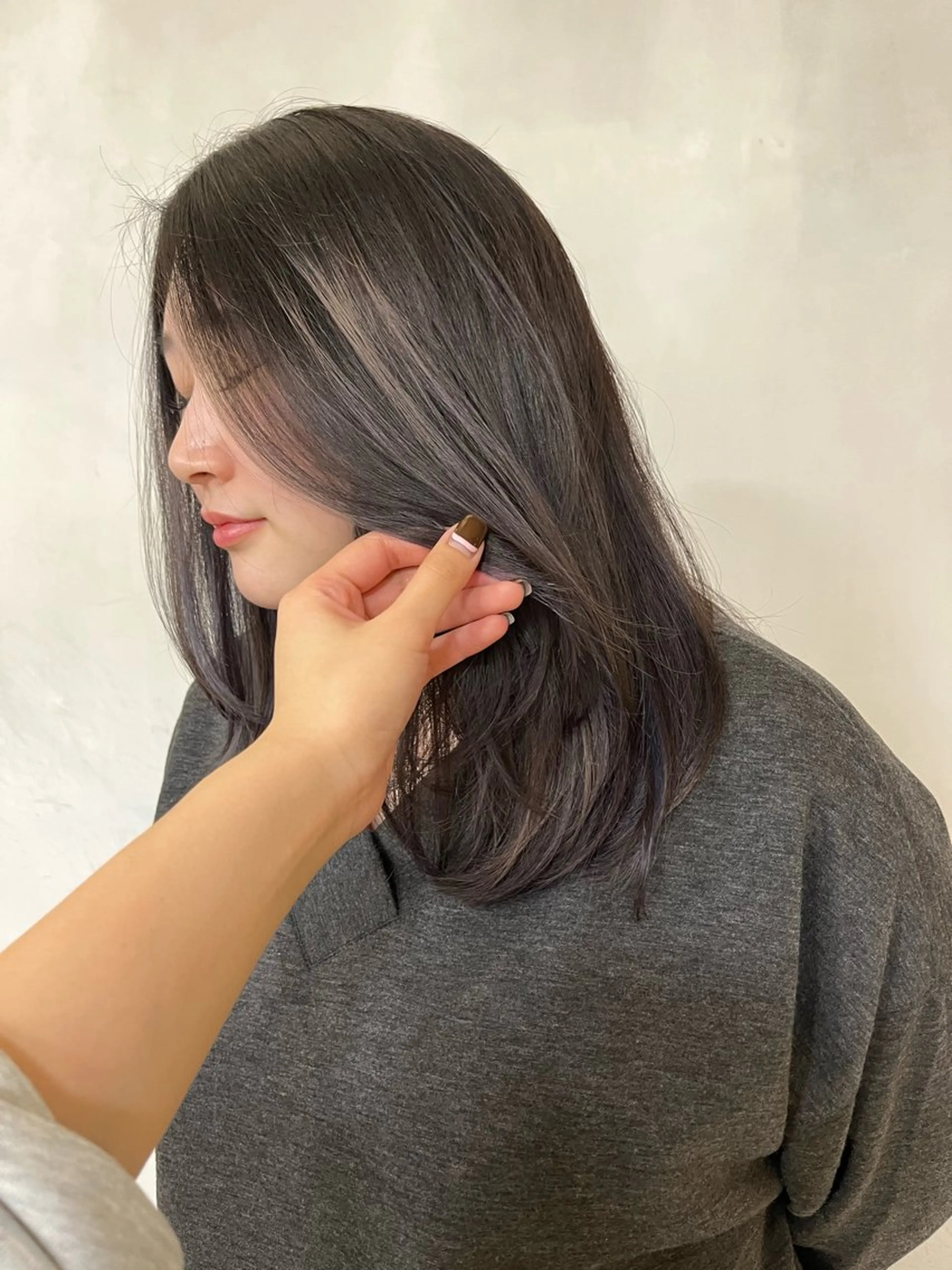 ミディアム iroha/ レイヤーカットモデルのヘアスタイル