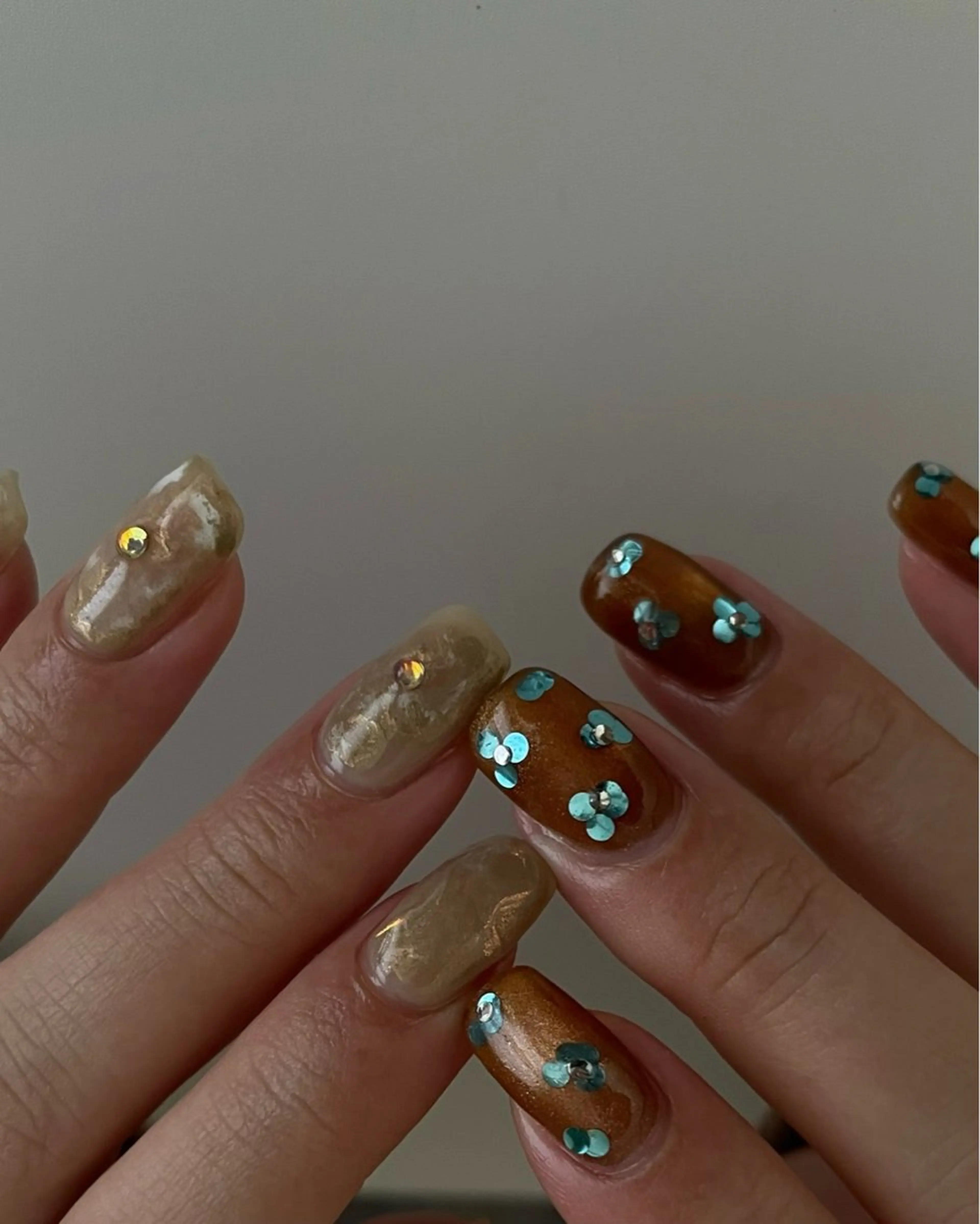 ネイル マグネットネイル ニュアンスネイル オフィスネイル シンプルネイル ハンドネイル "achoe" コエ HARUNAのネイルデザイン