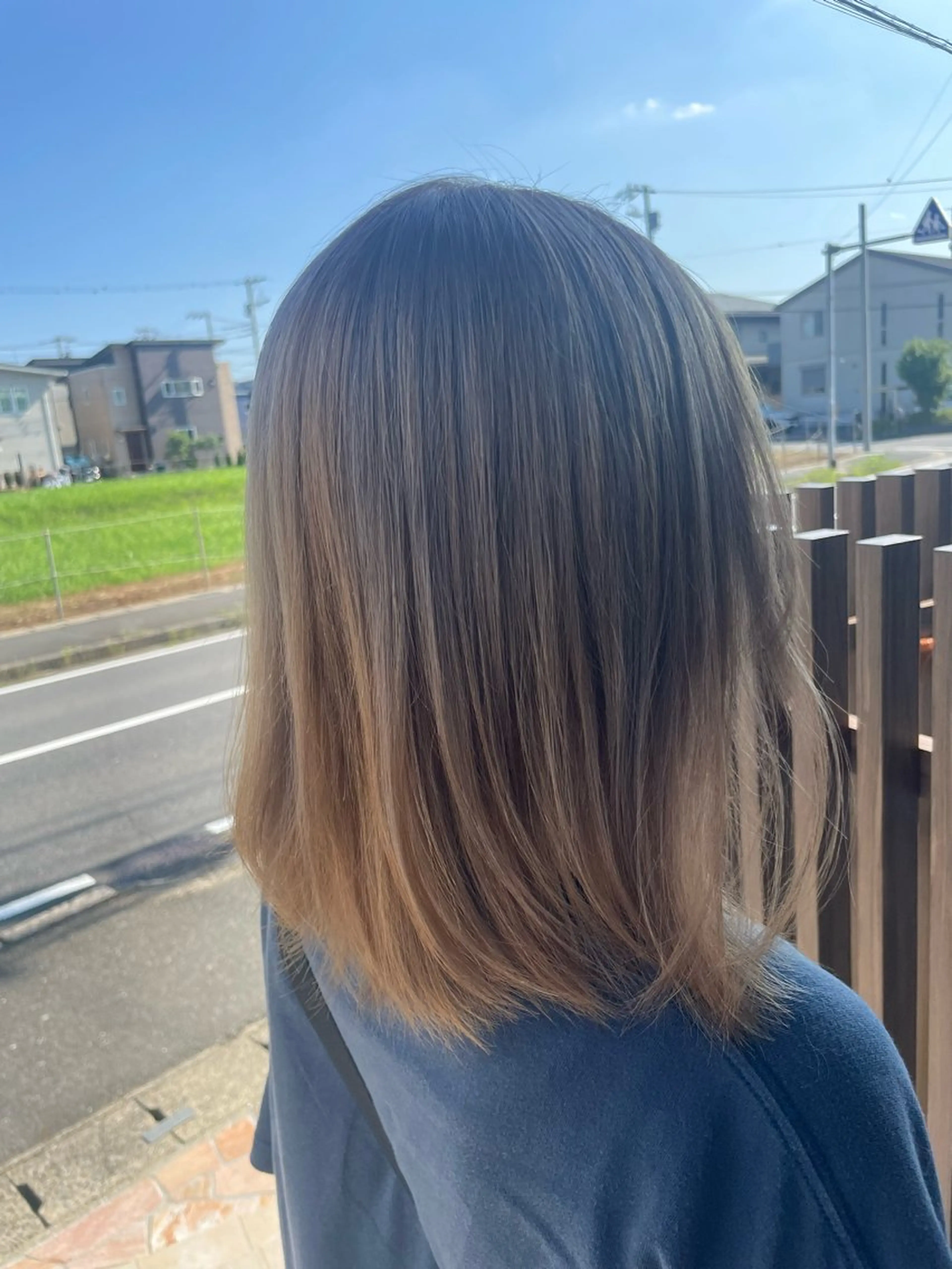 セミロング カラー ベージュカラー ヘアカラー CREA所属・石川 奈々のヘアスタイル