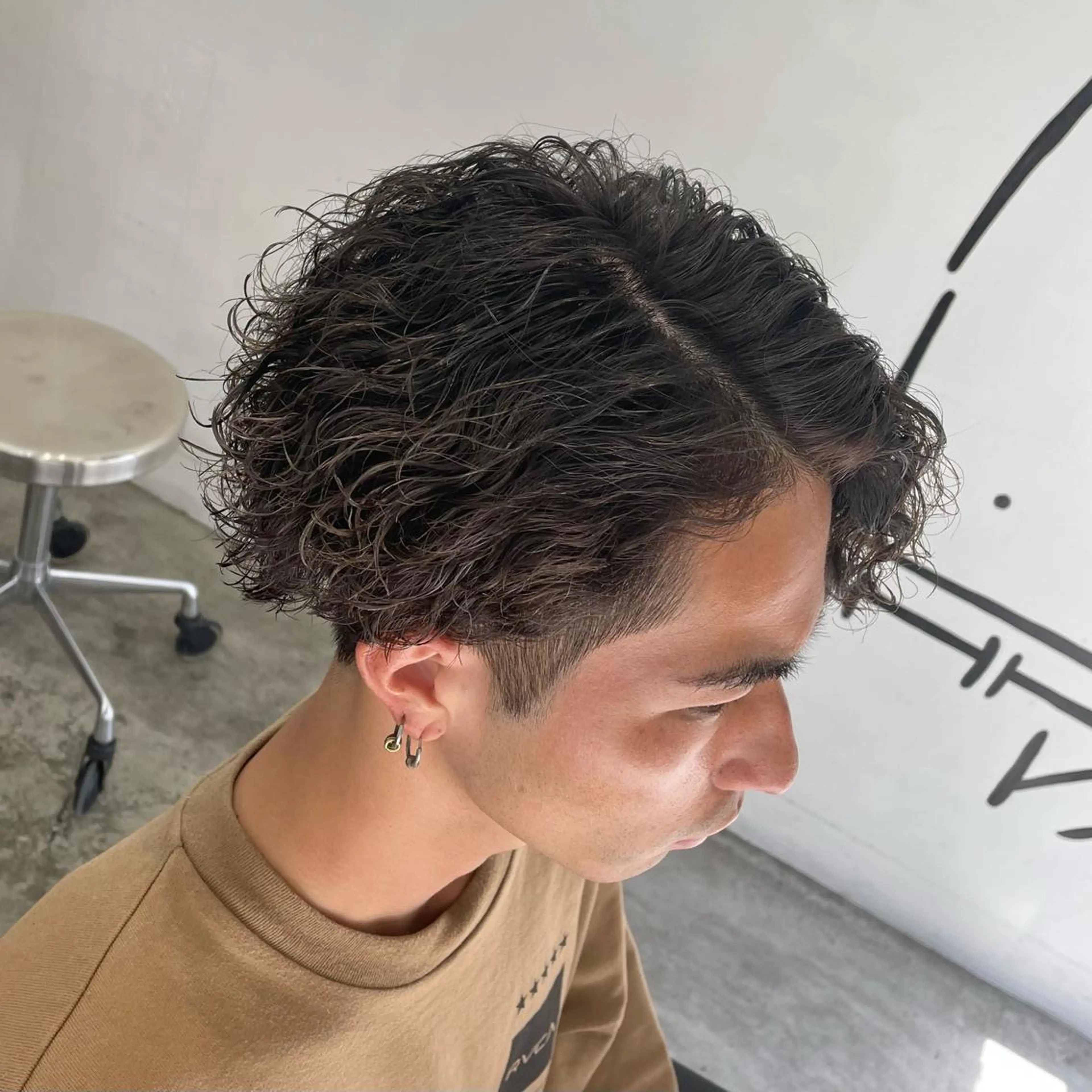 ショート パーマ メンズ 波巻きパーマ カット パーマ メンズ特化美容師/ 藤戸 椋のヘアスタイル