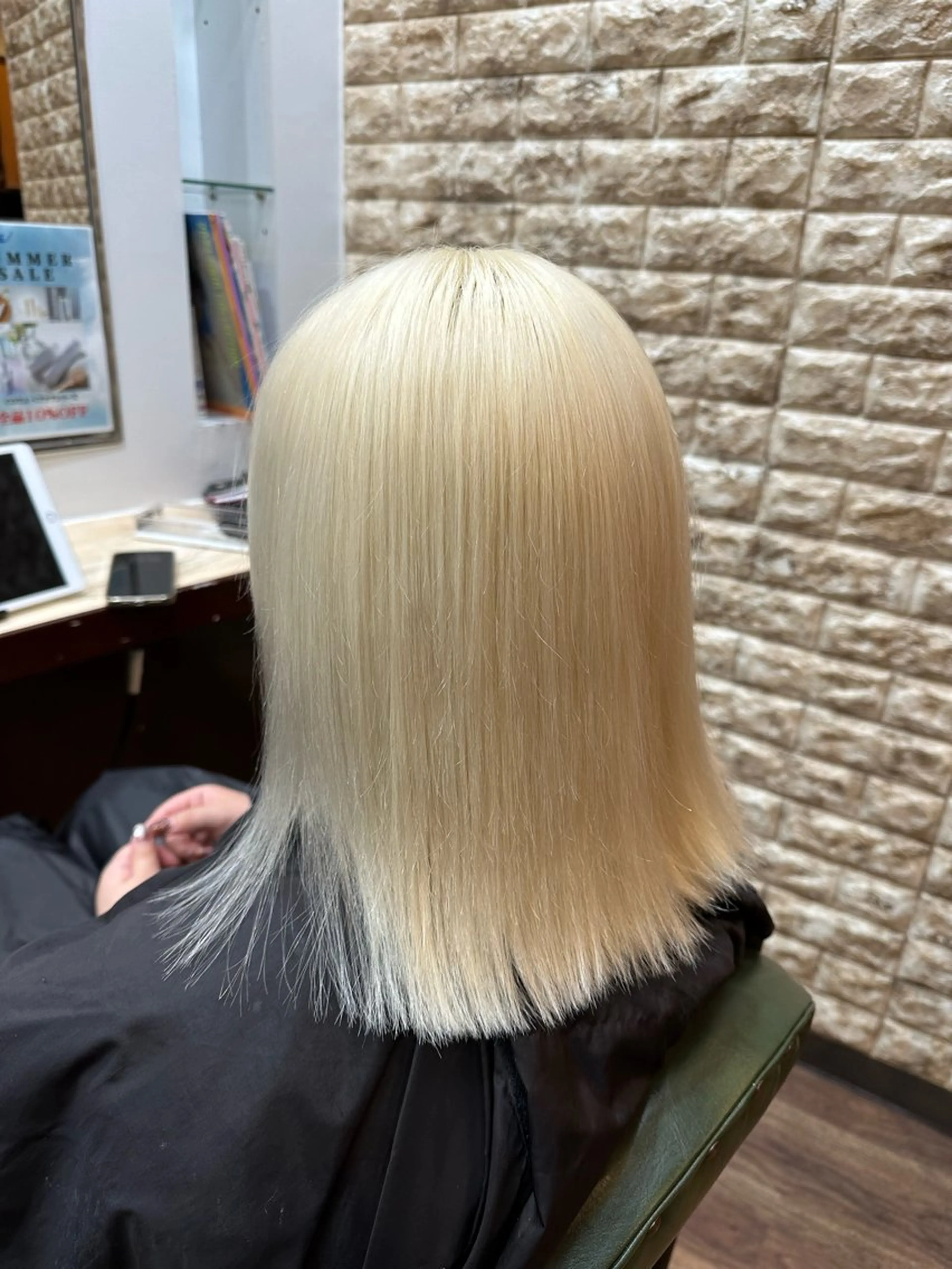 ミディアム カラー ブリーチ 抜きっぱなしブロンド Lin.所属・ハイトーン/デザイン カラー/大輔のヘアスタイル