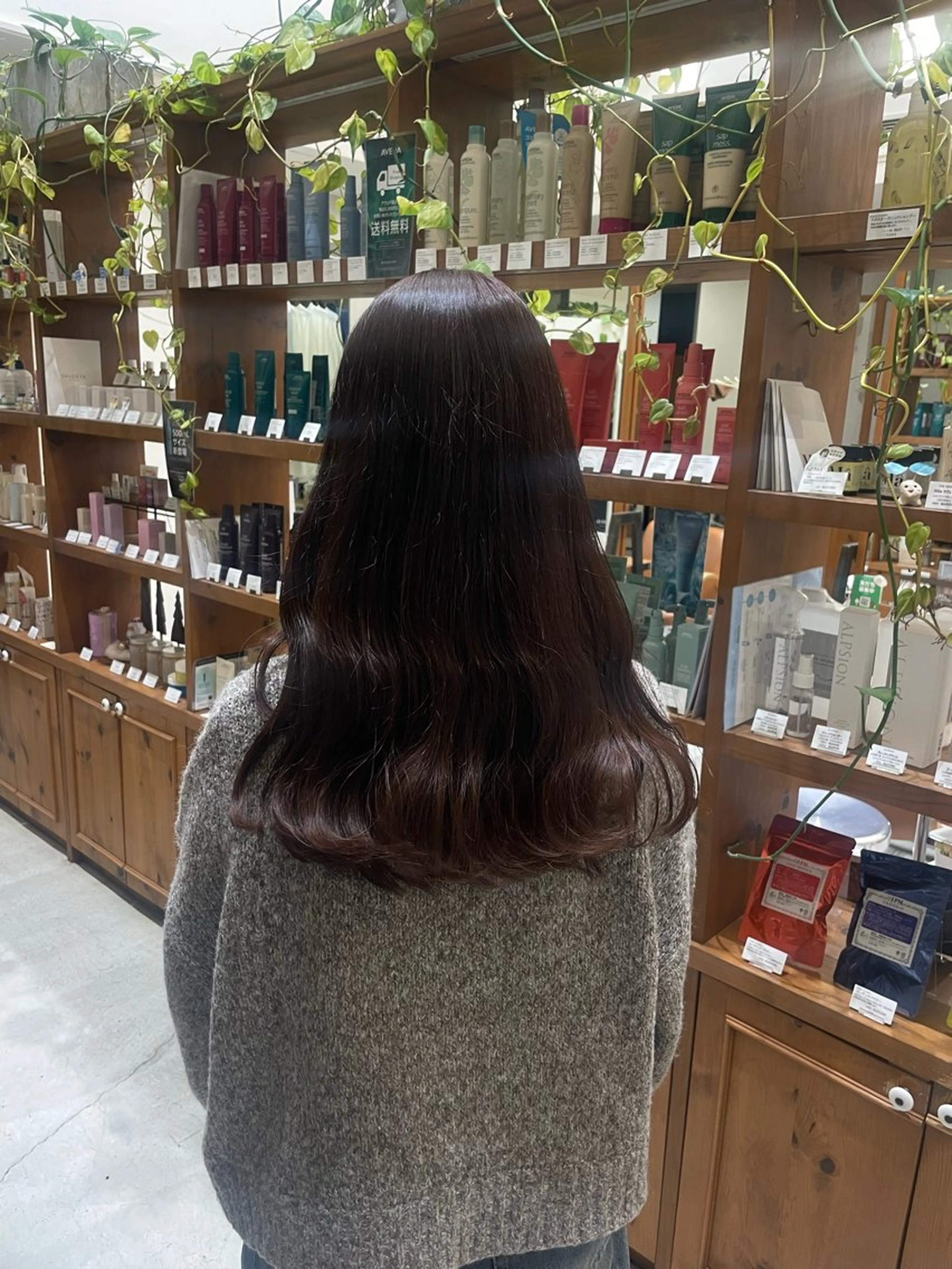 ロング カラー 黒髪 ブラウンカラー ピンクカラー ピンクブラウン COQOO ORGANIC所属・三宅 瑠偉のヘアスタイル