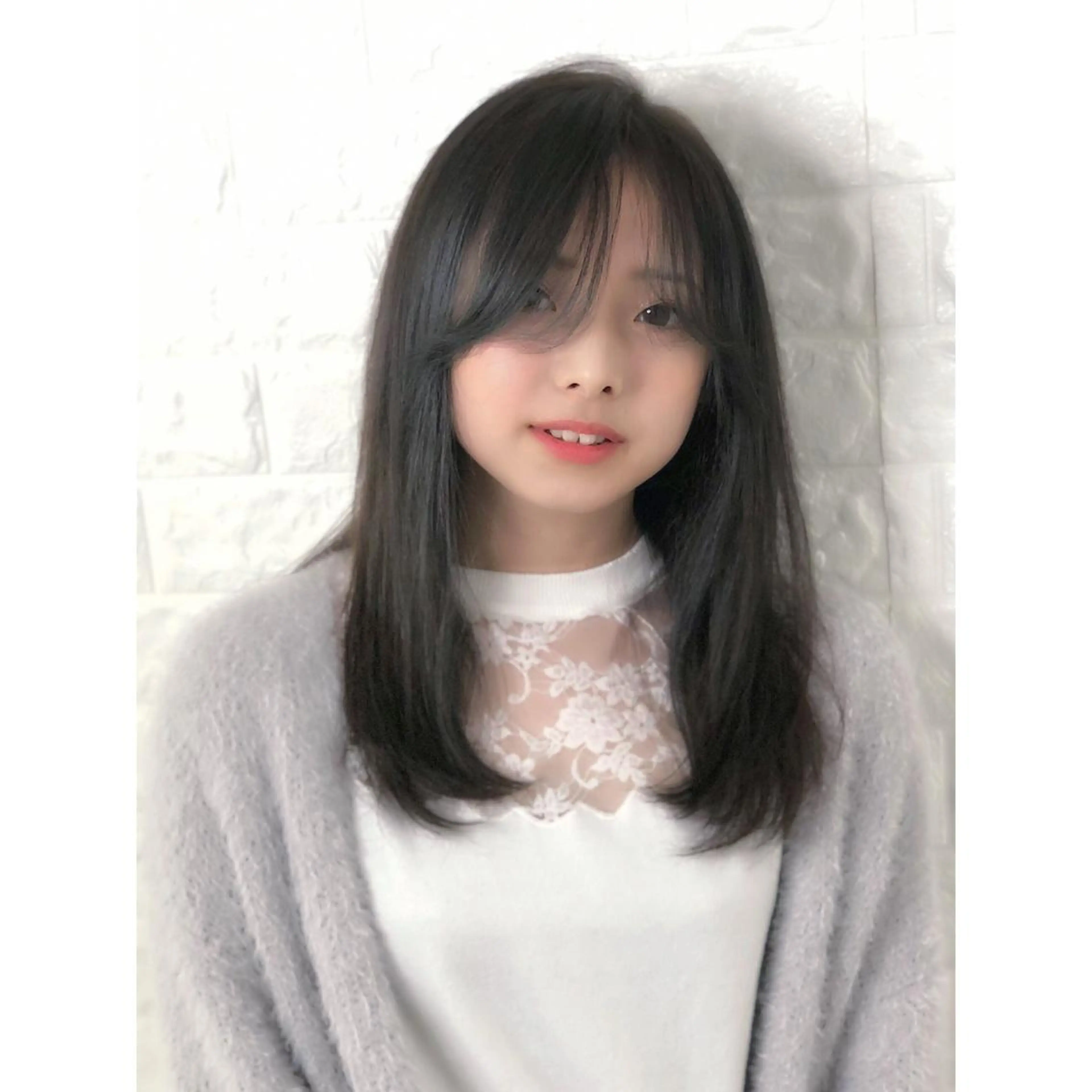 ミディアム カラー アッシュ アッシュブラウン ブラウンカラー 透明感カラー イルミナカラー KIZU 髪質改善 オカルト怪談のヘアスタイル