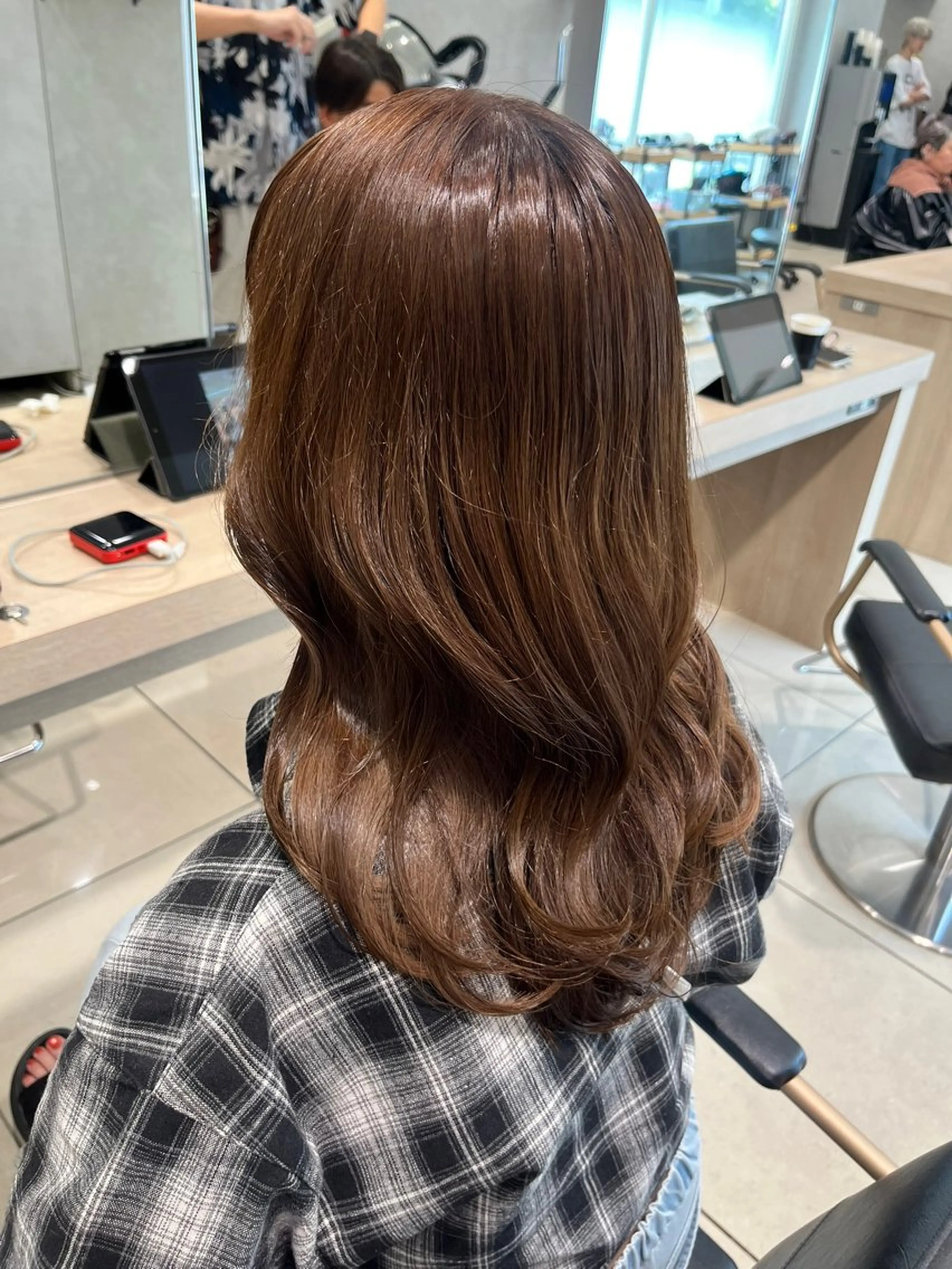 ロング カラー ベージュカラー オリーブベージュ 髪質改善 巖本 真希のヘアスタイル