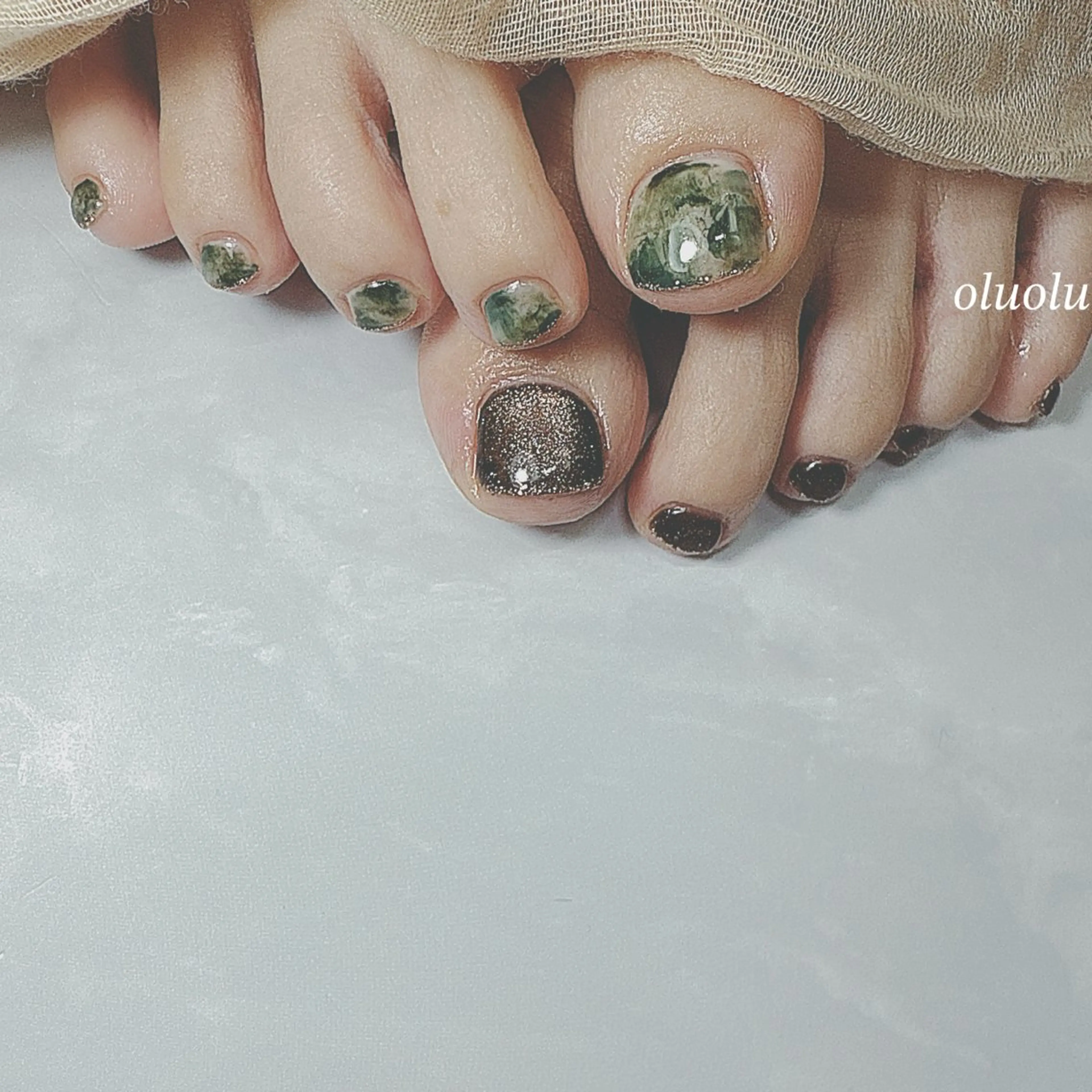 ネイル アートネイル ブラウン フットネイル マグネットネイル ニュアンスネイル フットネイル 大村 紬華のネイルデザイン