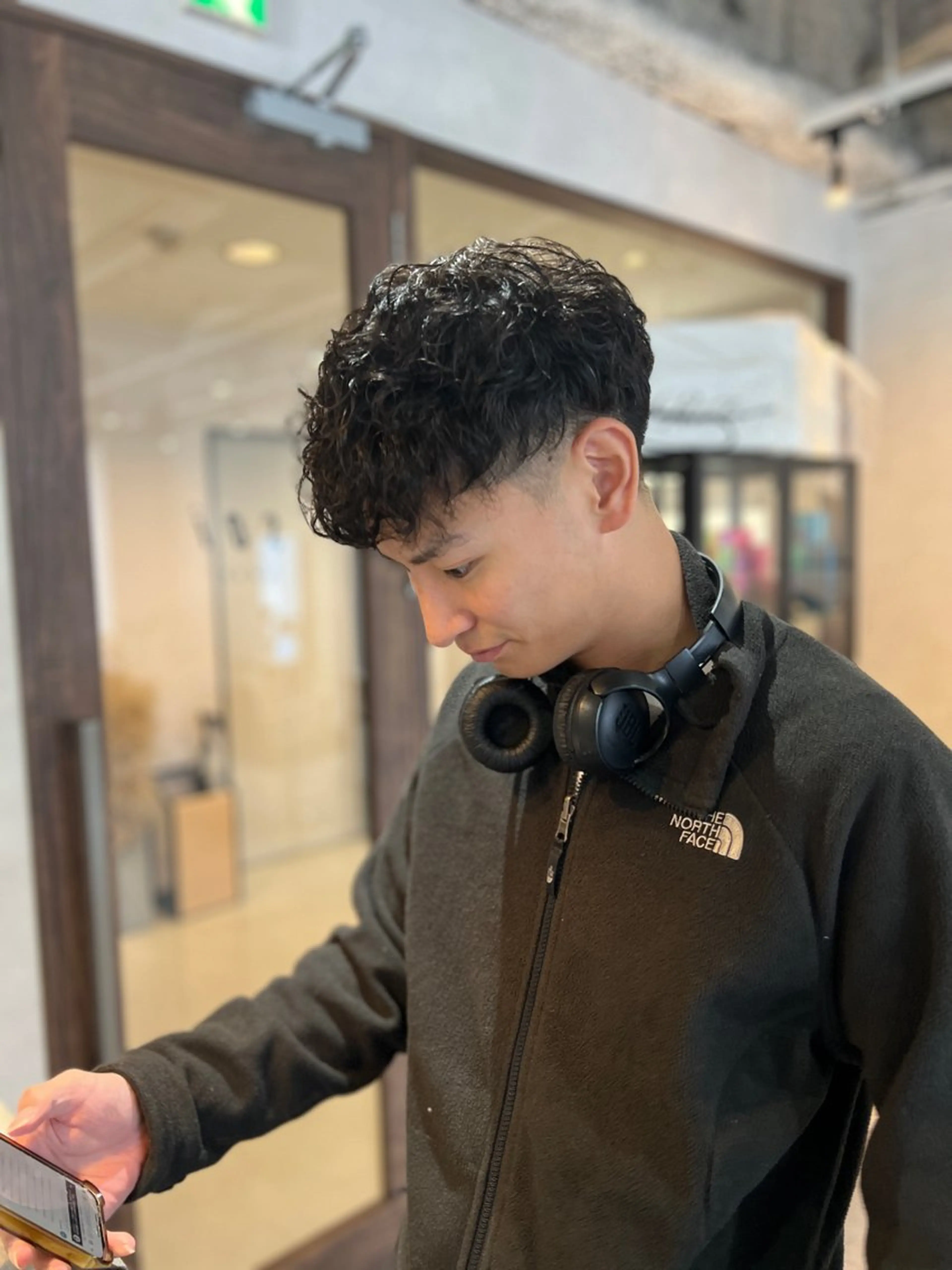 ショート メンズ メンズパーマ スペインカール カット パーマ 岸本 桂輝のヘアスタイル