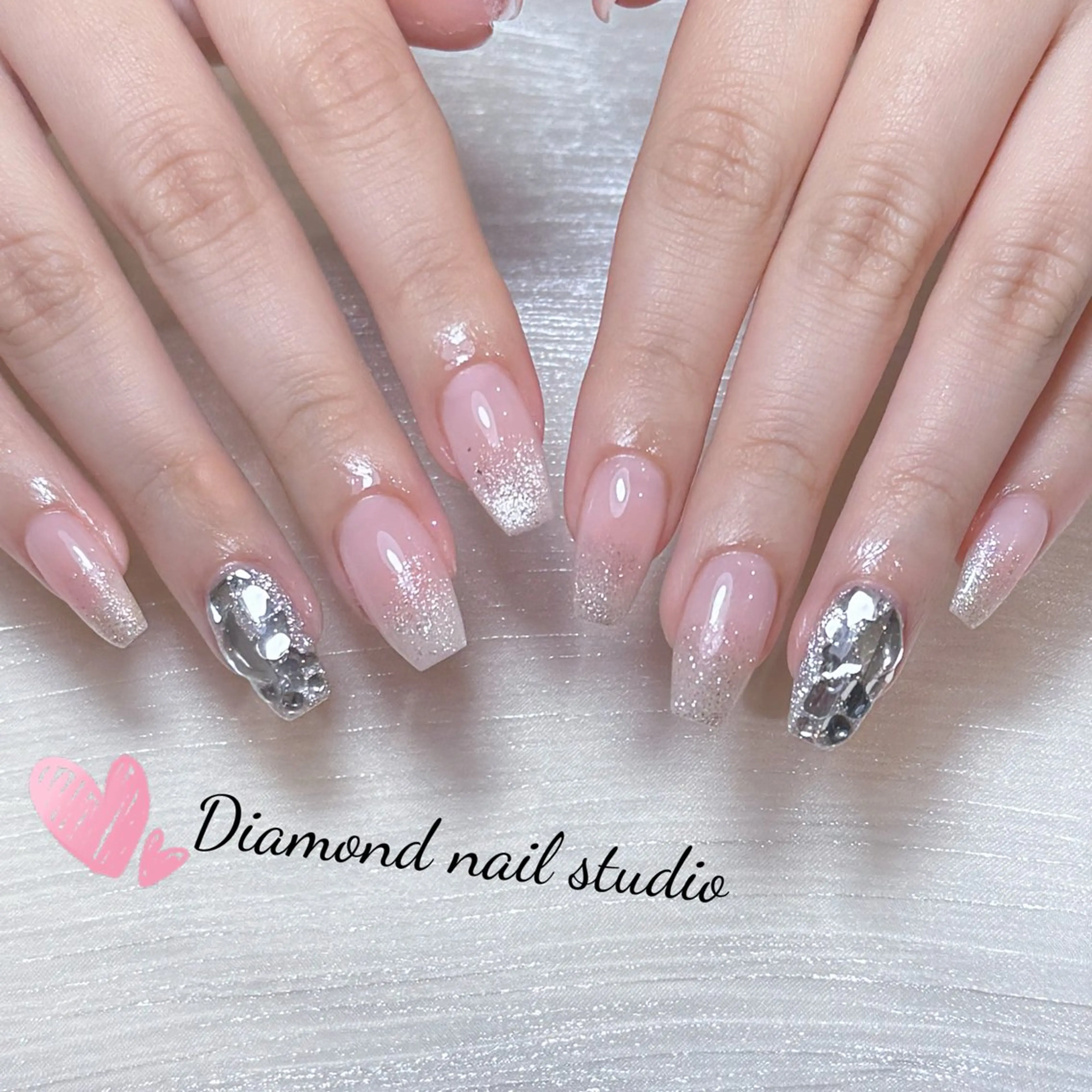 ネイル アートネイル オーロラネイル フラッシュネイル ガーリー キラキラネイル ハンドネイル DIAMOND NAILMANAMIのネイルデザイン