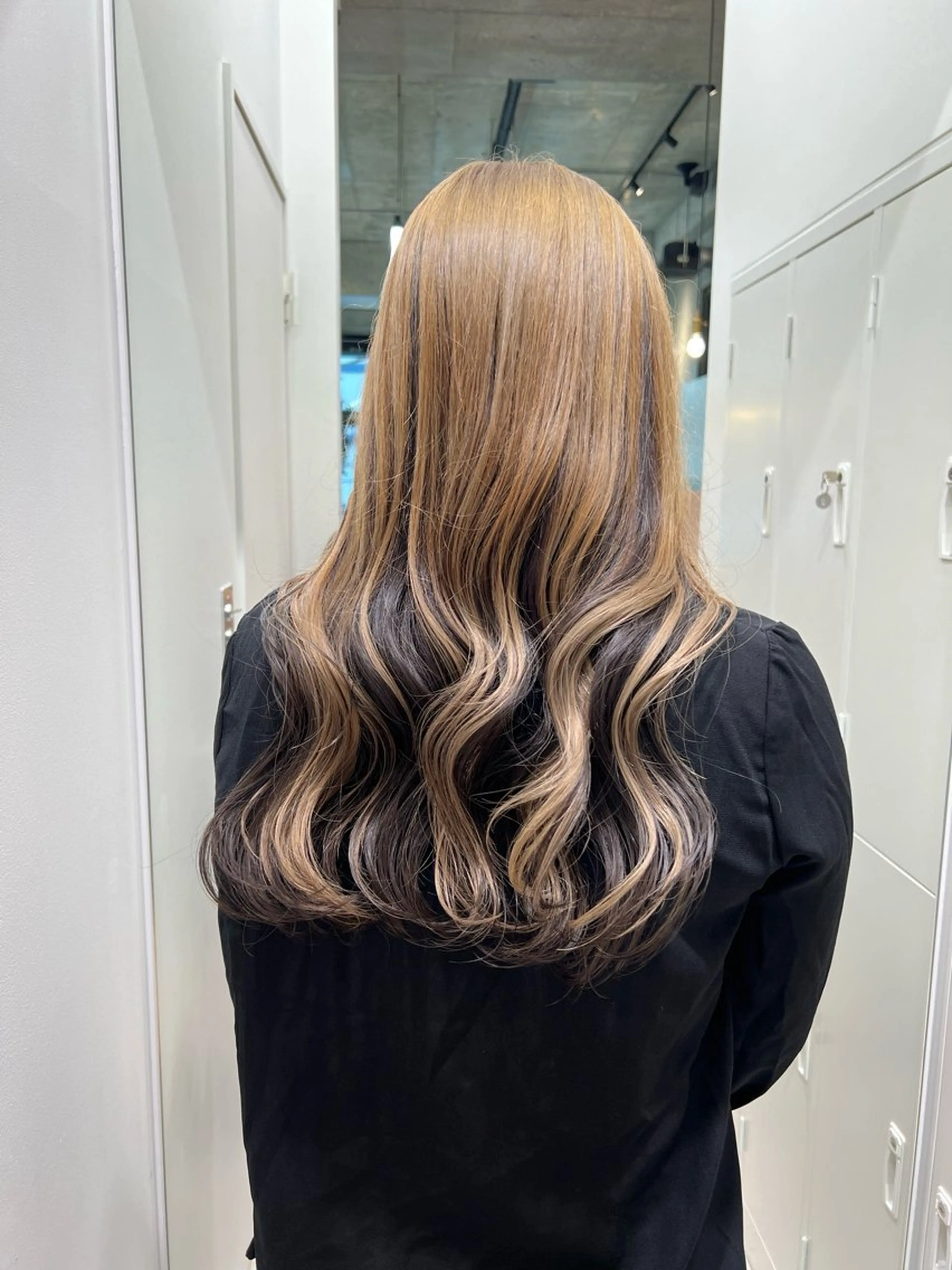 ロング ヘアカラー カコ/レイヤーカット ヘアアレンジのヘアスタイル