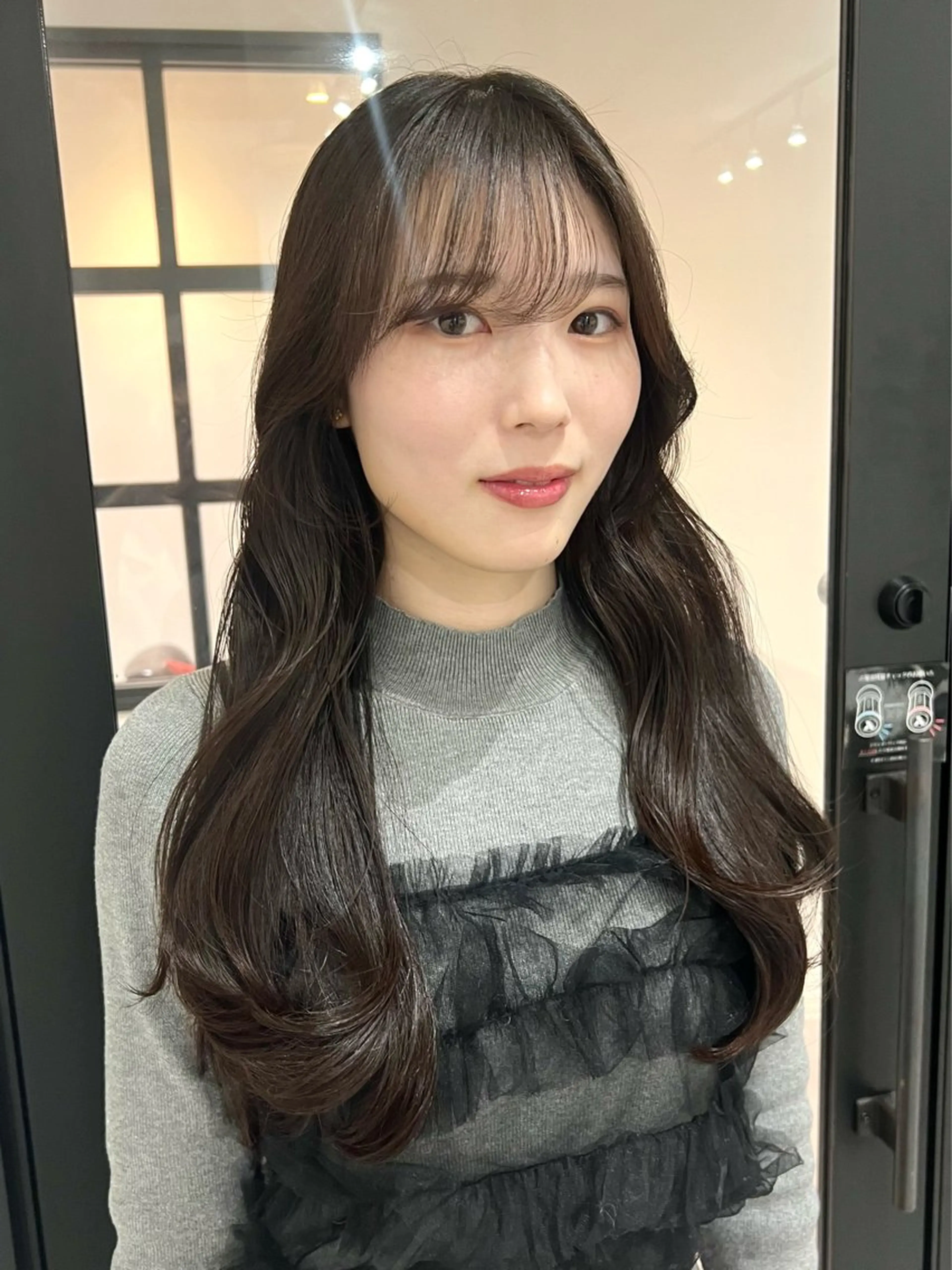 ロング 顔まわりレイヤー 韓国風ヘア レイヤーカット おくれ毛 カット トリートメント しおり/パーマ/ newi町田のヘアスタイル