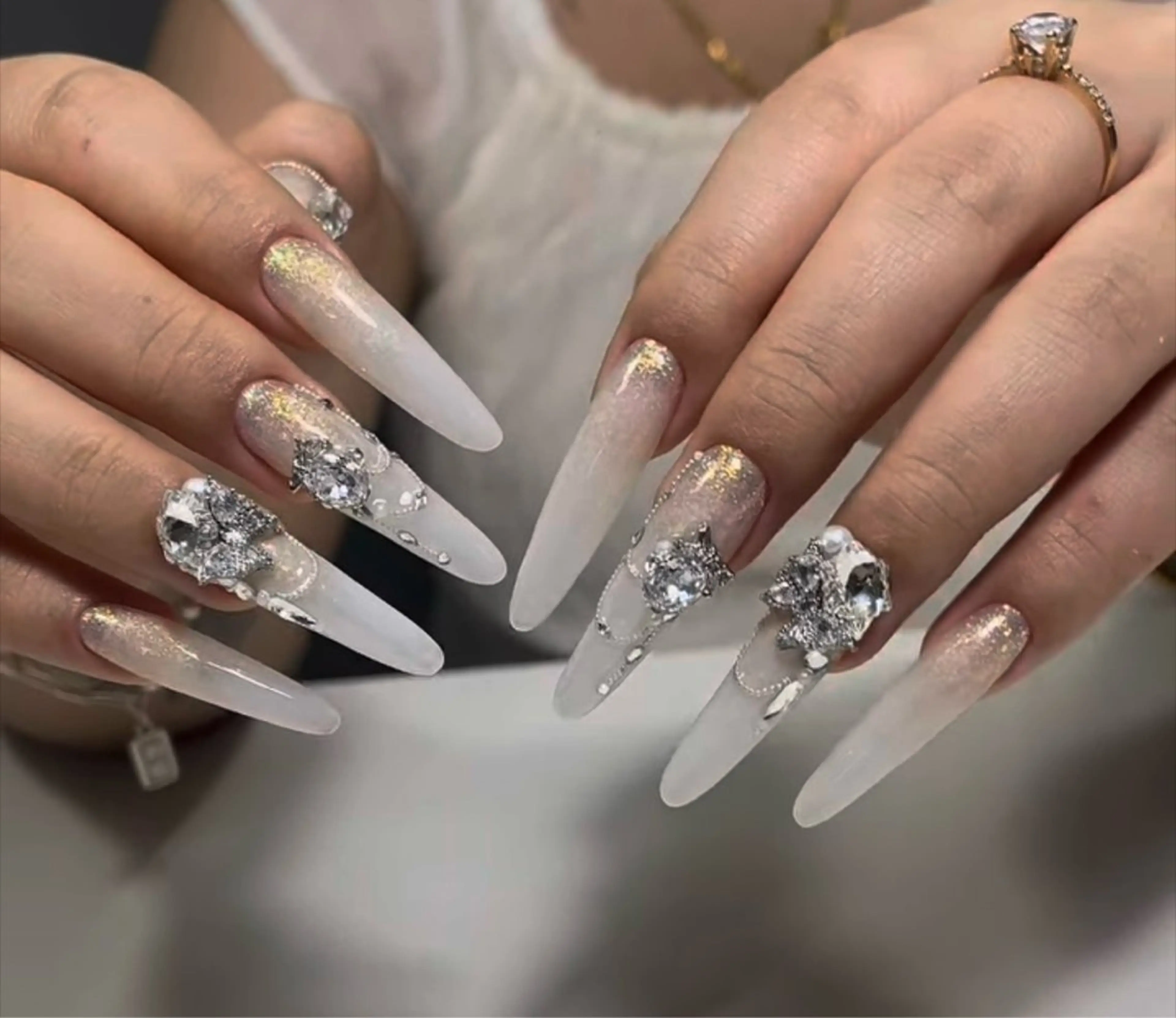 ネイル 長さ出し フレンチネイル ジェルネイル ガラスフレンチ 韓国ネイル ハンドネイル Minette nailHuongのネイルデザイン