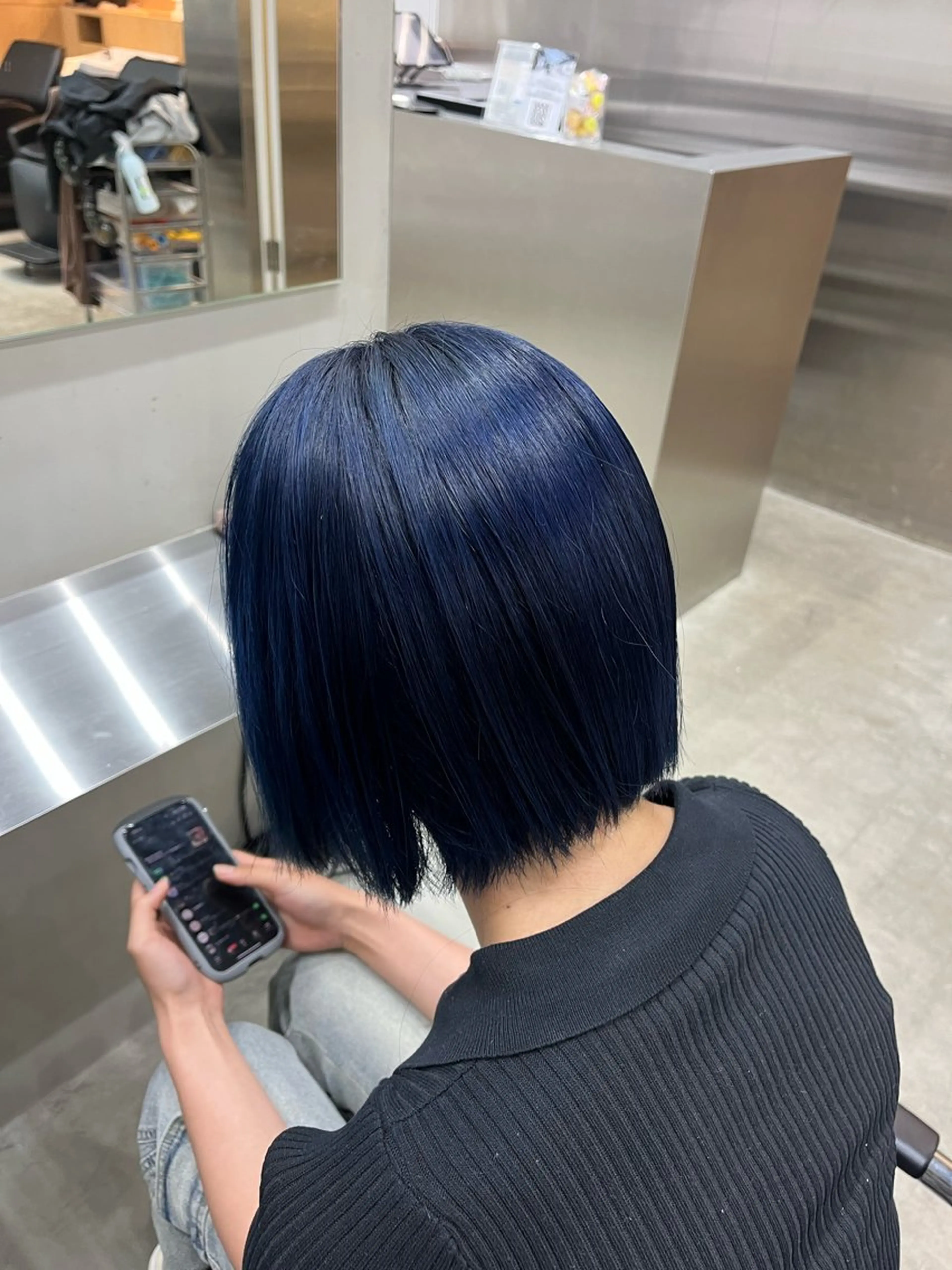 ショート カラー ブリーチ ブルーカラー ネイビーカラー 夏果⭐︎fifth 天神 海外風パーマのヘアスタイル