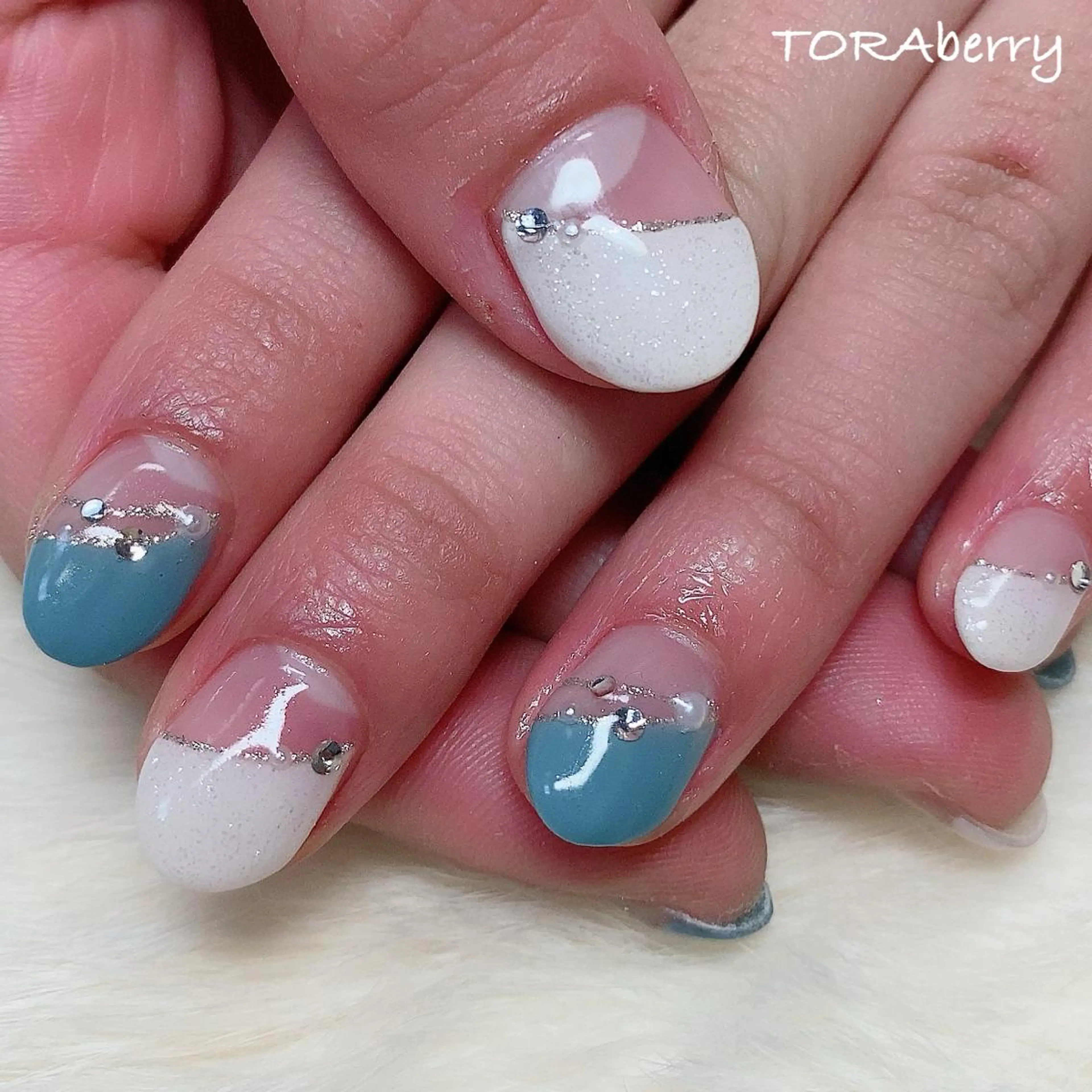 ネイル フレンチネイル 斜めフレンチ ハンドネイル ネイリスト なつみのネイルデザイン