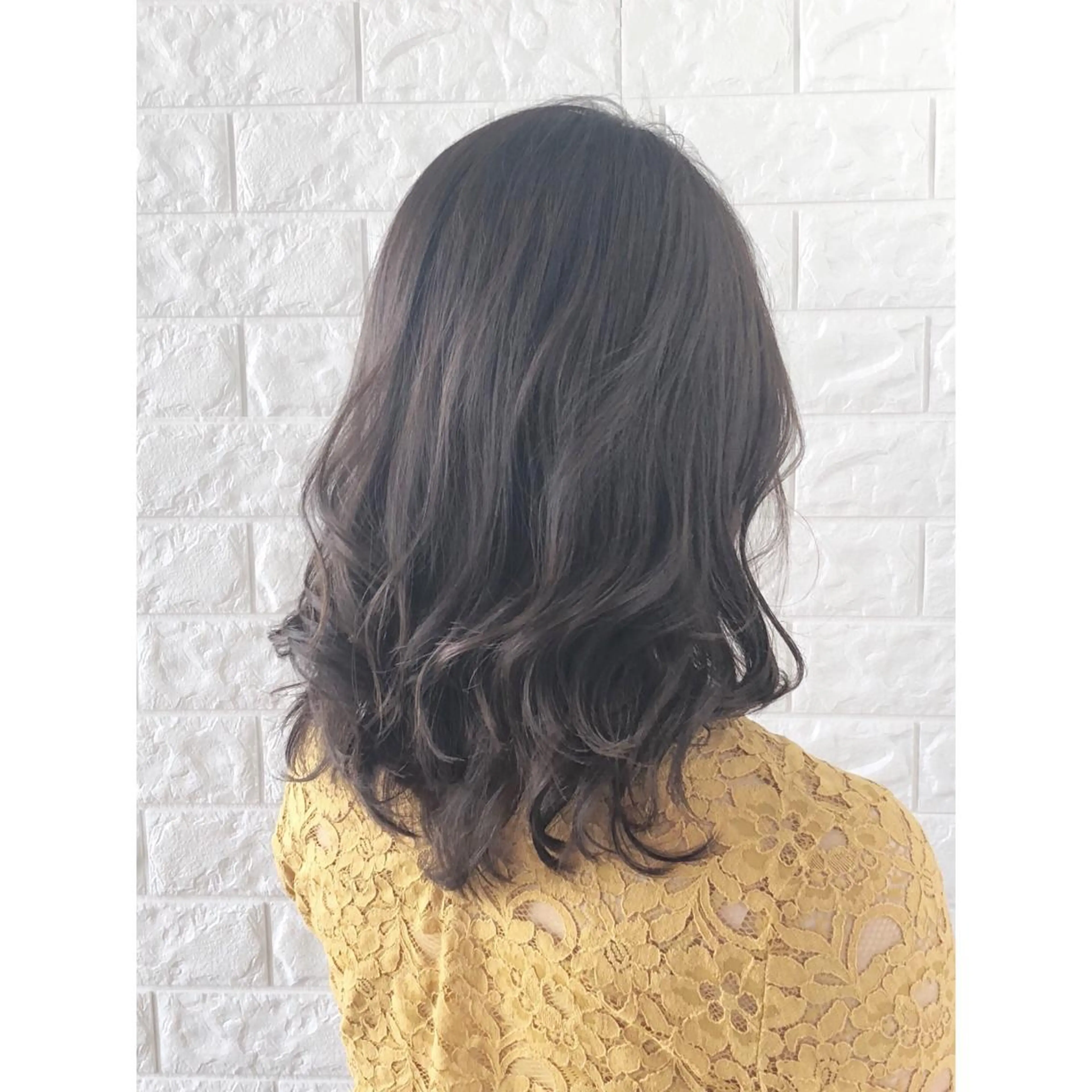 ミディアム カラー アッシュ アッシュブラウン ブラウンカラー イルミナカラー KIZU 髪質改善 オカルト怪談のヘアスタイル