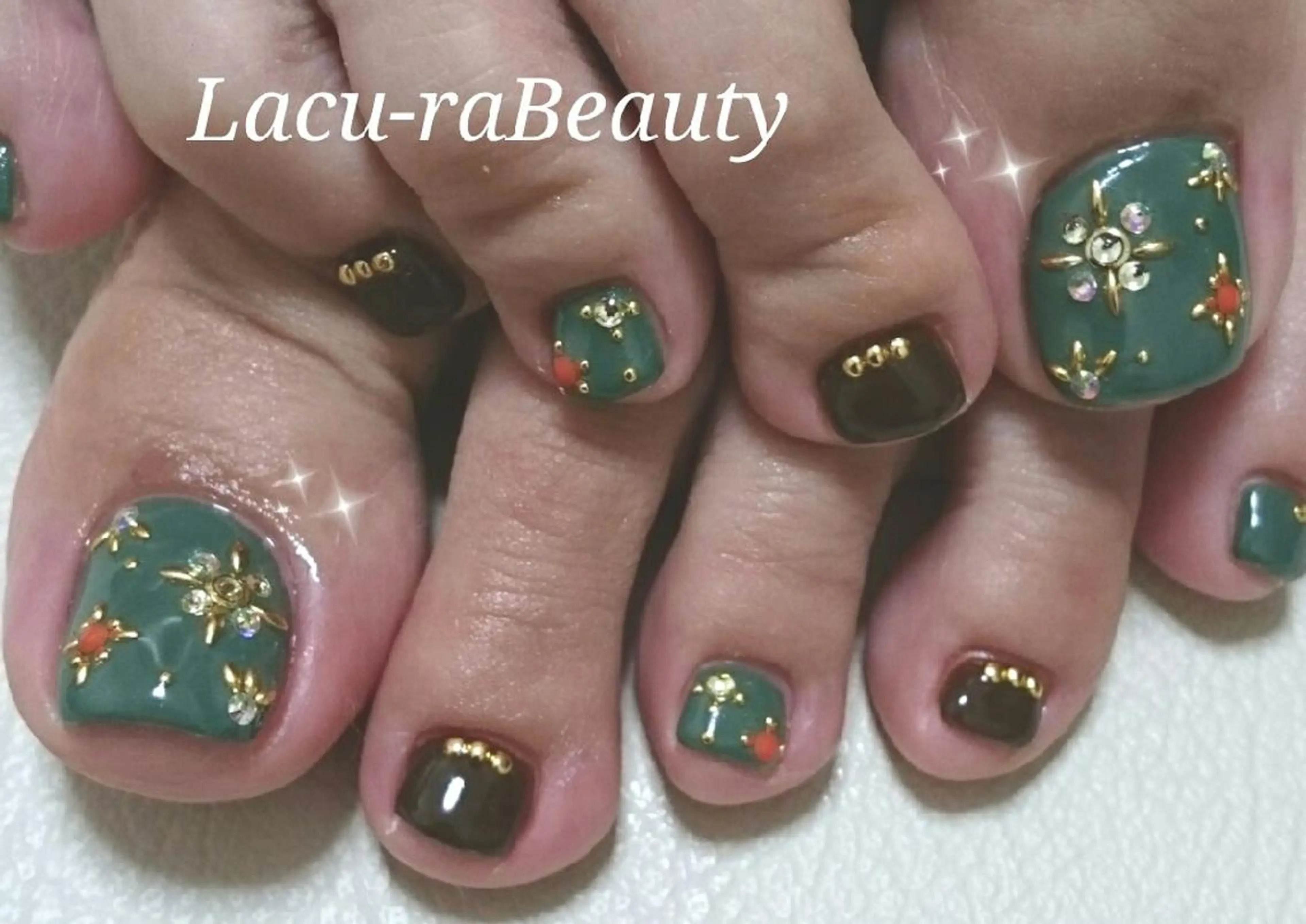 ネイル アートネイル フットネイル 小顔と腸の専門店 ラクーラビューティのエステ・リラクイメージ