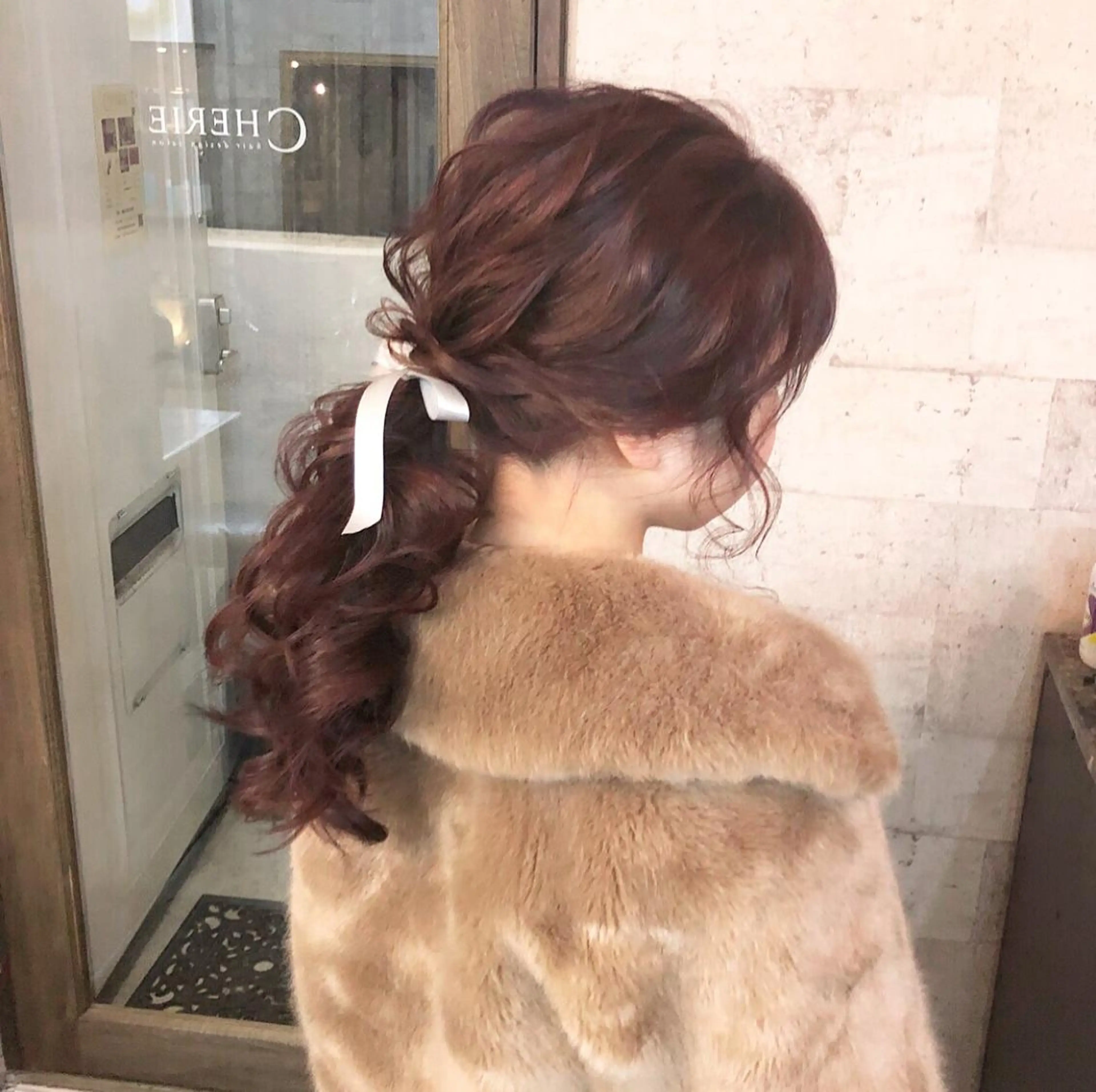 ロング カラー ヘアアレンジ ポニーテール ピンクカラー シルバー 簡単アレンジ autre所属・大久保 ひでなりのヘアスタイル