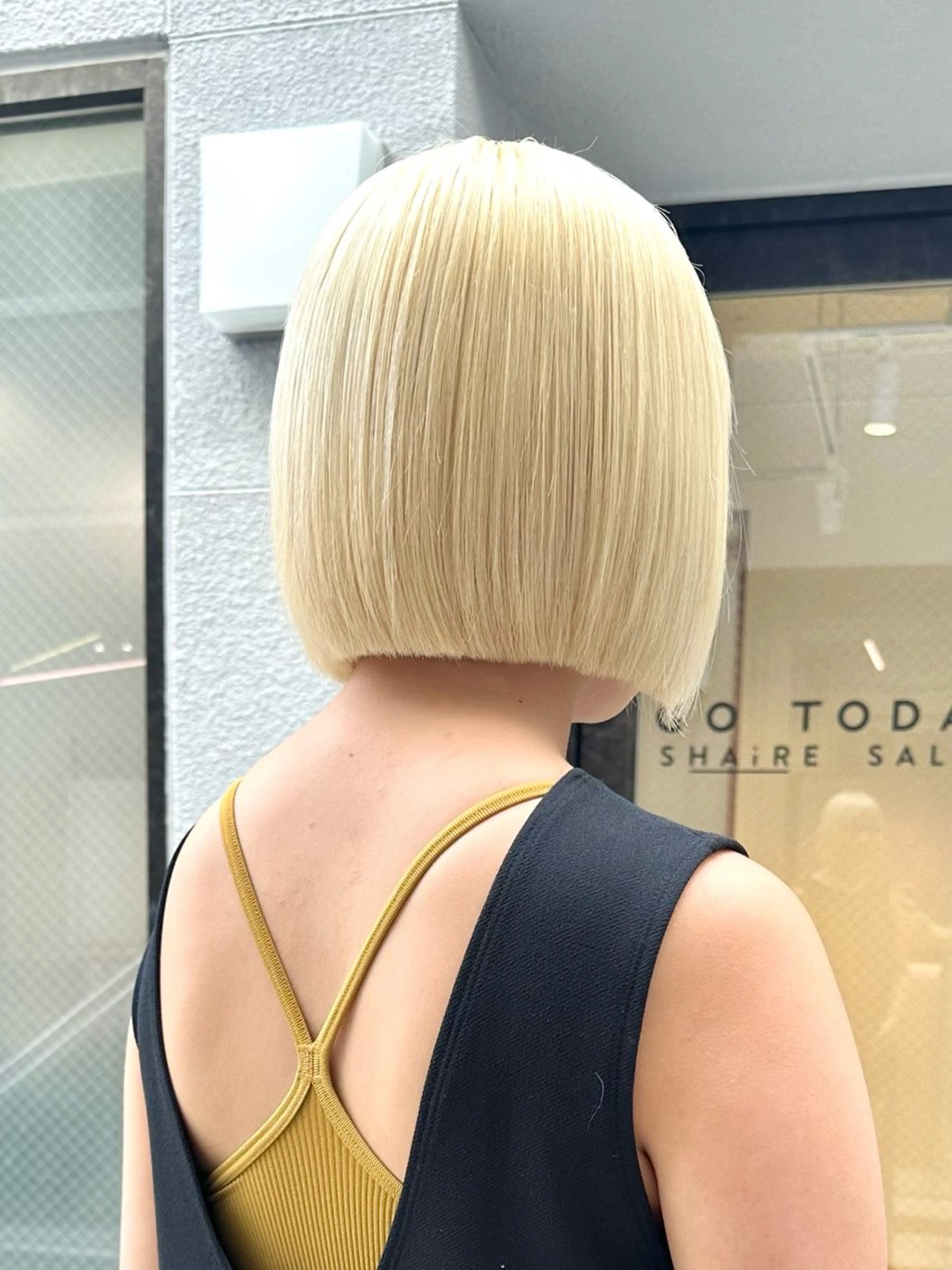 ショート カラー 抜きっぱなしブロンド ササキカズマのヘアスタイル