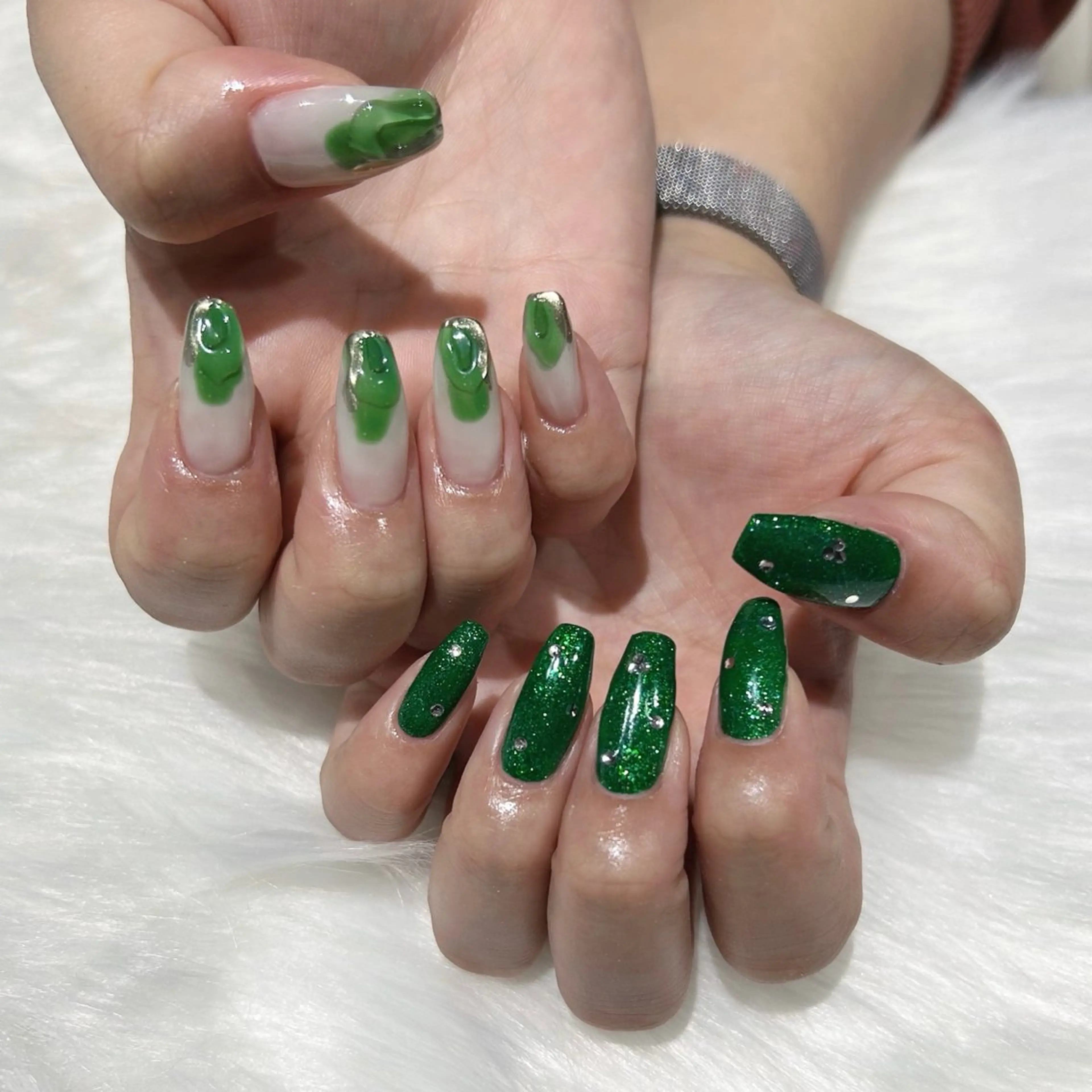ネイル グリーン キラキラネイル ラメ(グリッター) ニュアンスネイル 春ネイル ハンドネイル ぷりゅねる 心斎橋のネイルデザイン